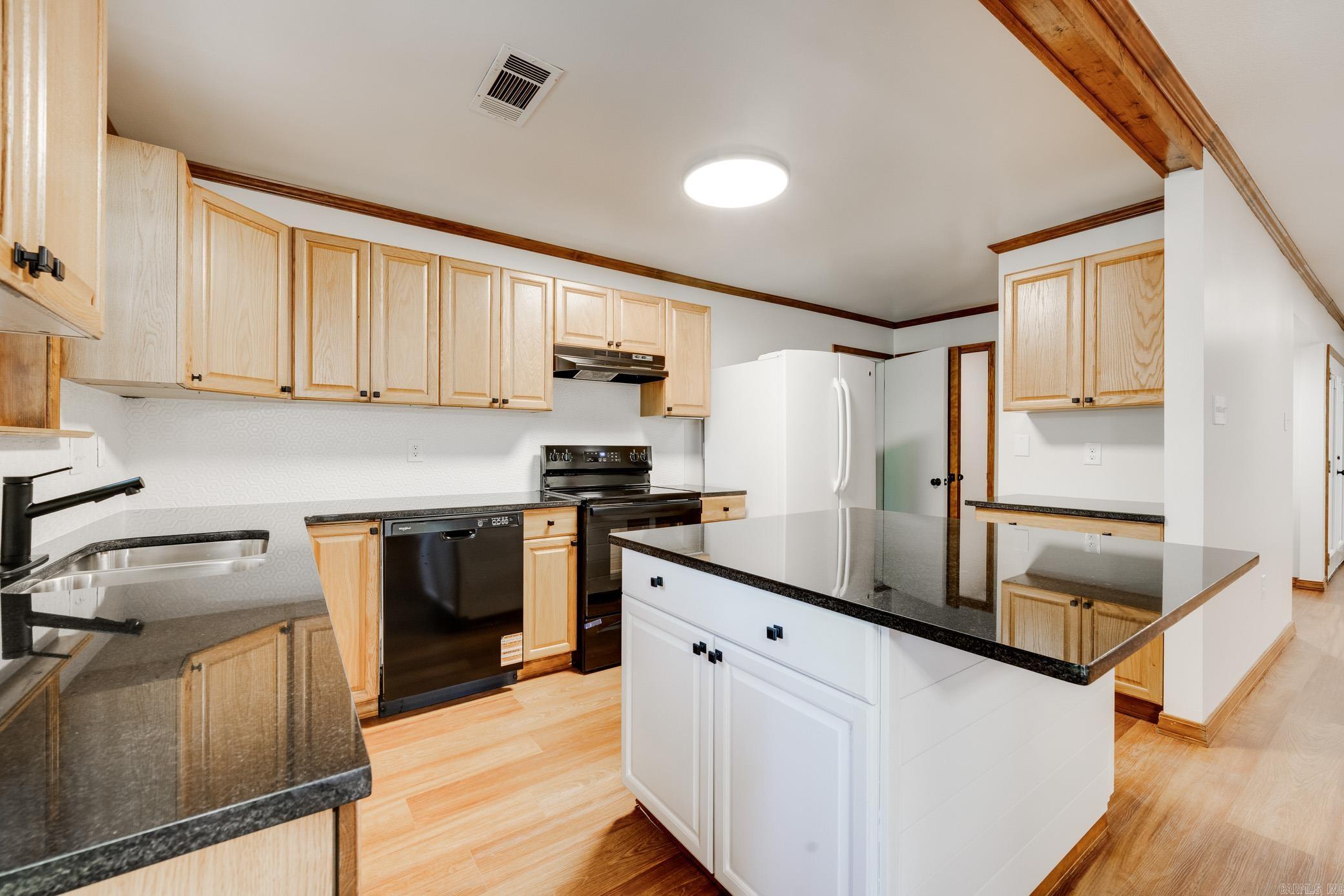 OLD MILL POND ROUND MOUNTAIN - Residential