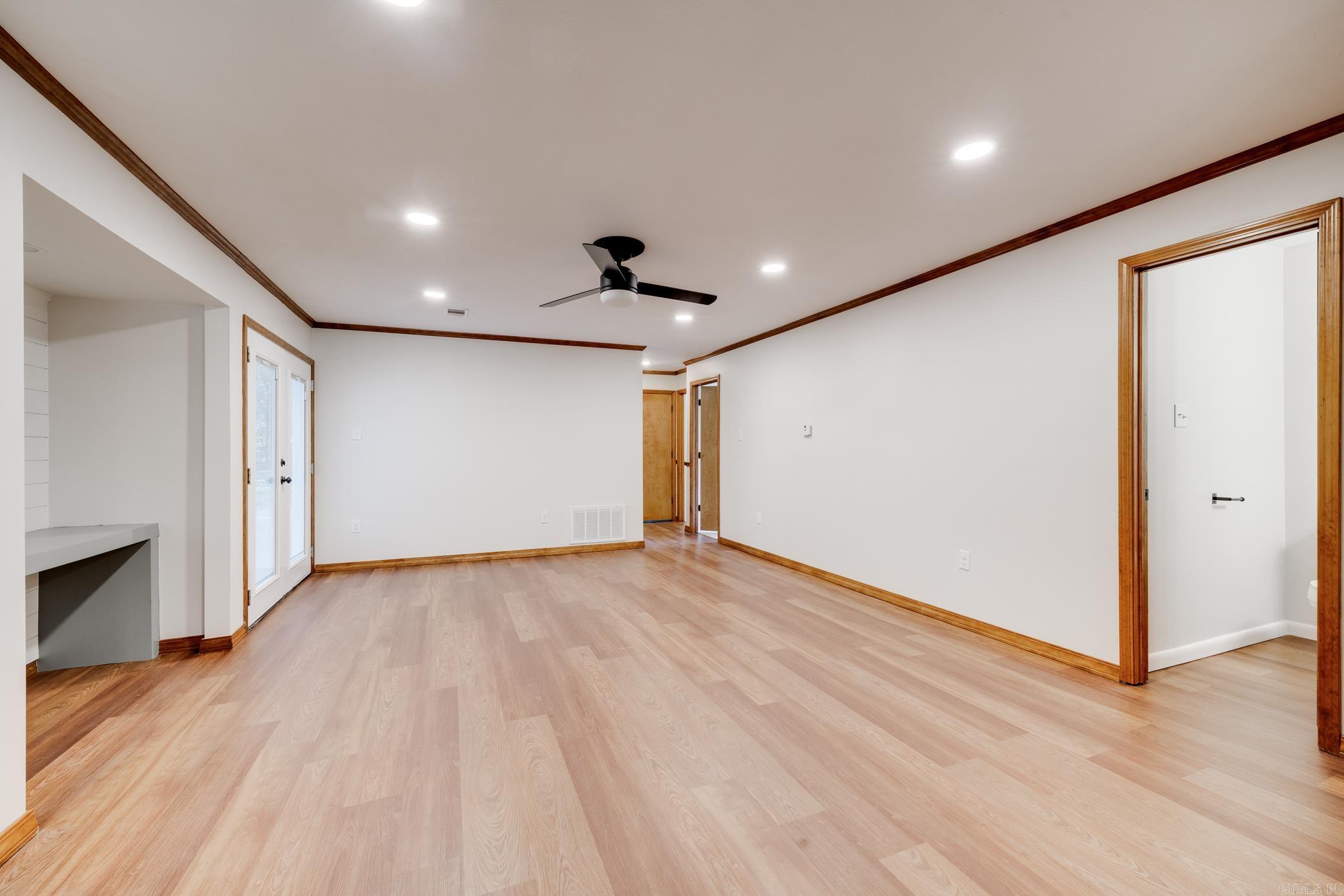 OLD MILL POND ROUND MOUNTAIN - Residential