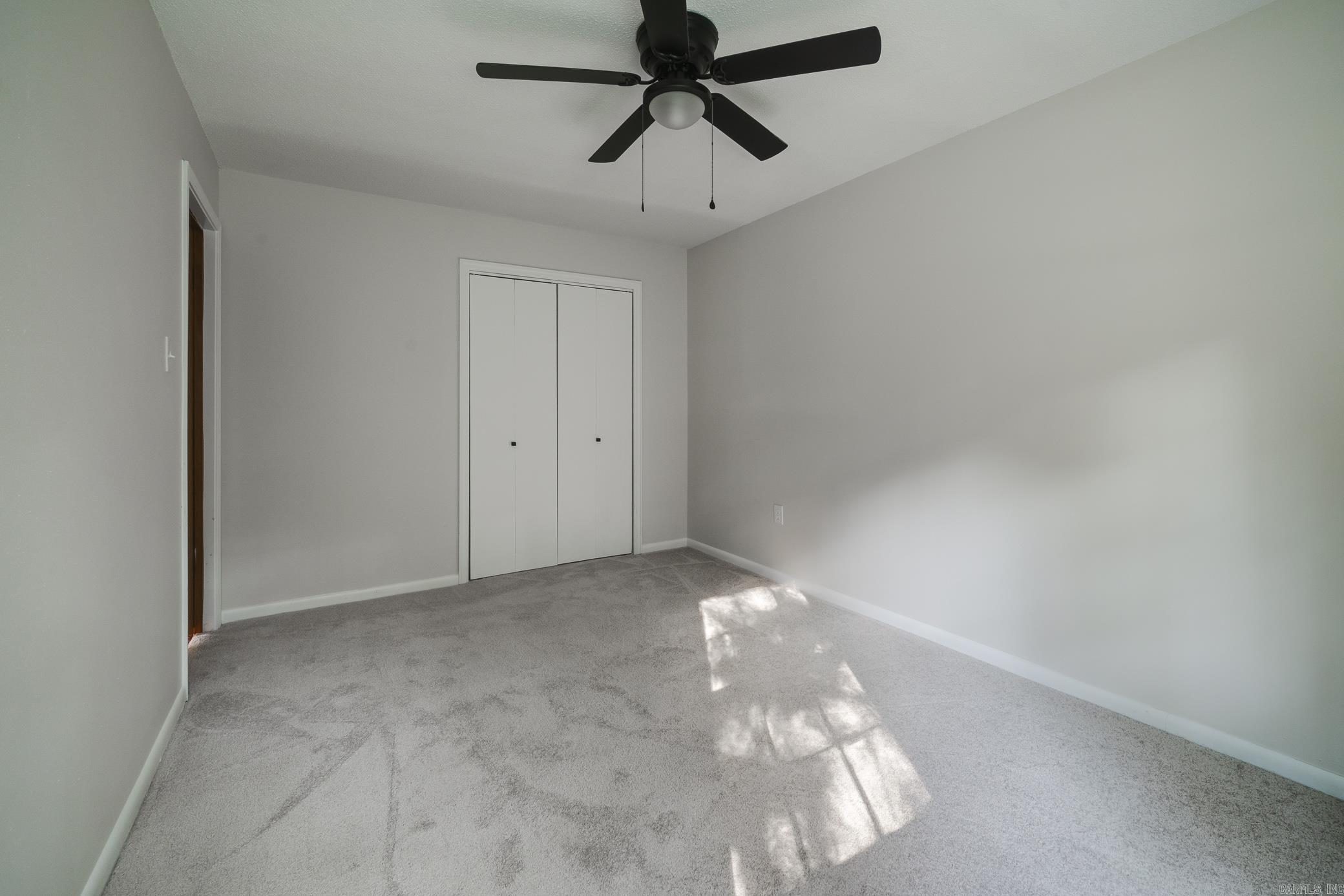 OLD MILL POND ROUND MOUNTAIN - Residential