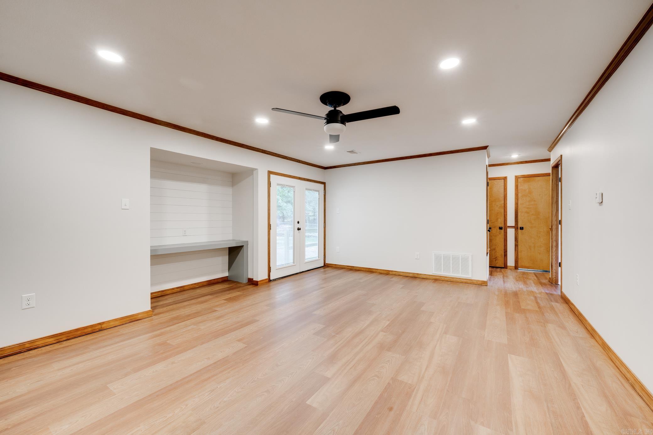 OLD MILL POND ROUND MOUNTAIN - Residential