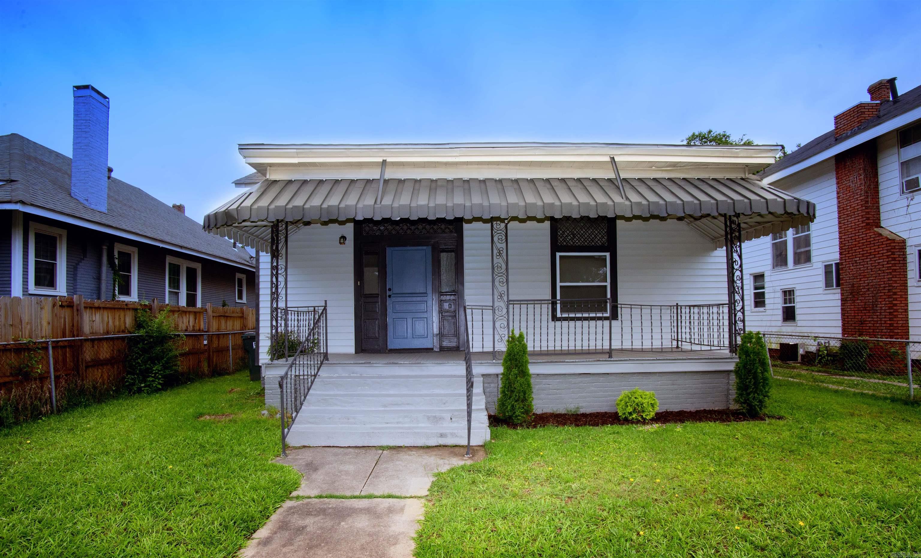 Come join the growing south downtown area in this cute newly renovated 4BD/2BA. Cozy living room with fireplace. Dining area for hosting friends and family. New granite countertops in kitchen. Plenty of space throughout. Good size partially fenced yard. This location is minutes away from everything downtown Little Rock has to offer. This property is managed by Hoffman Team so beware of scammers - we will never ask you to Cashapp us money. The lease for this property is for 18 months to 2 years with a 3% increase after the first year. Income must be 3x the amount of rent. Deposit, first monthās rent, and the $50 administration fee due before move in. This property does not accept section 8.