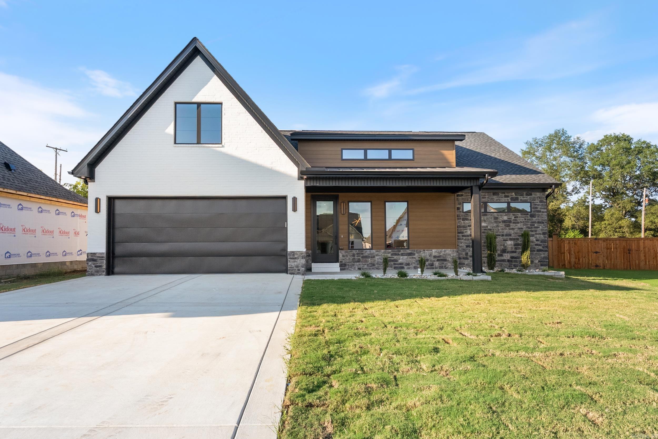 EAST MEADOW - Residential