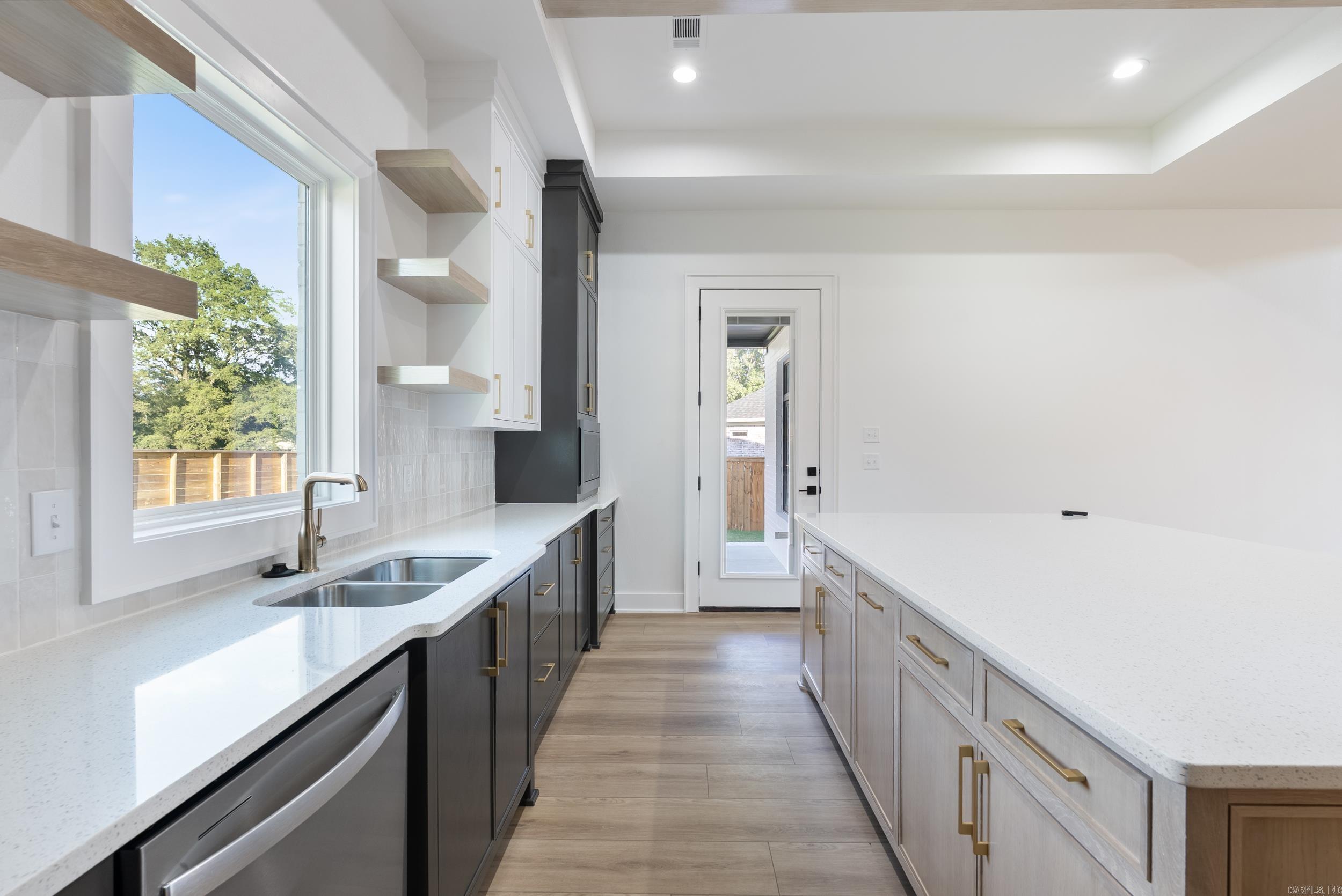 EAST MEADOW - Residential