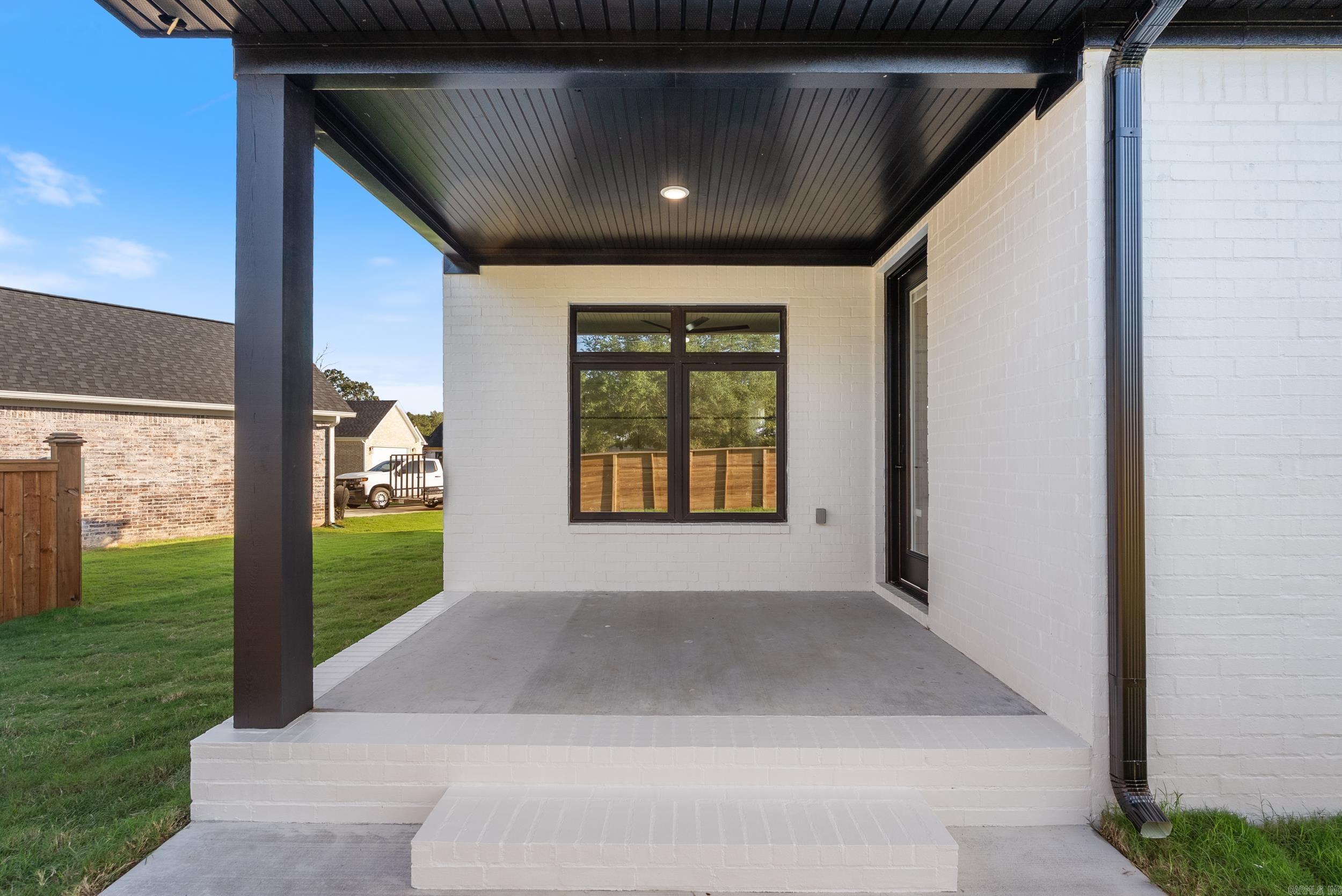 EAST MEADOW - Residential