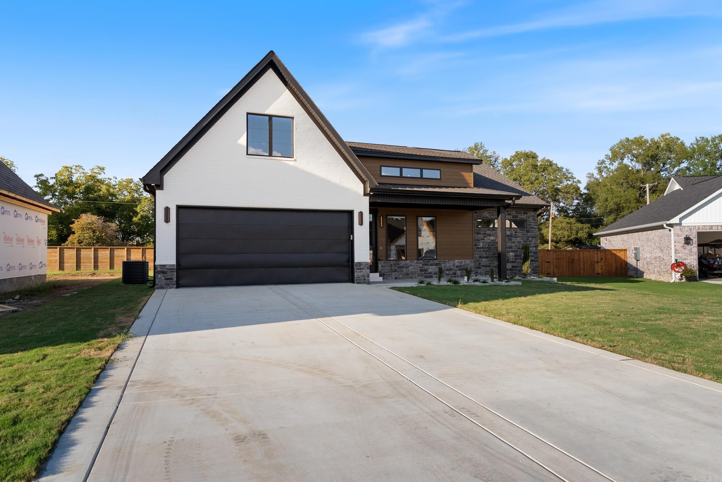 EAST MEADOW - Residential