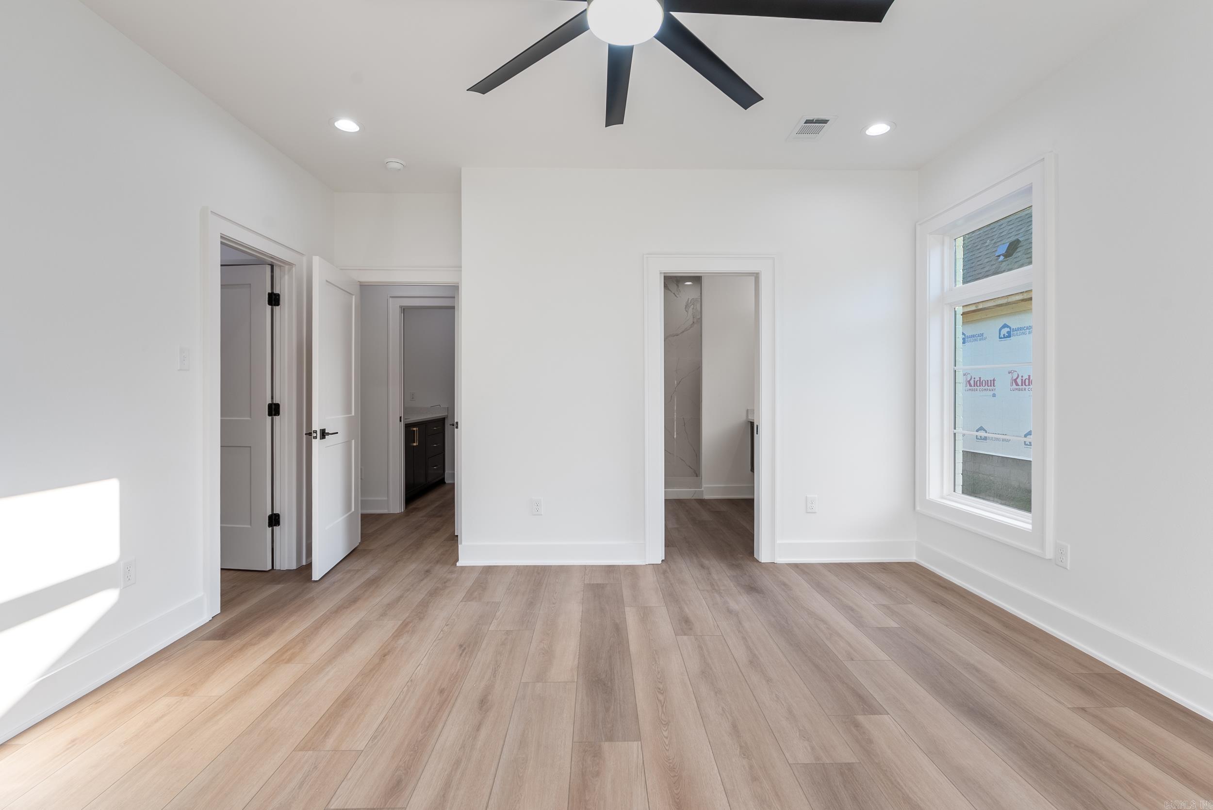 EAST MEADOW - Residential