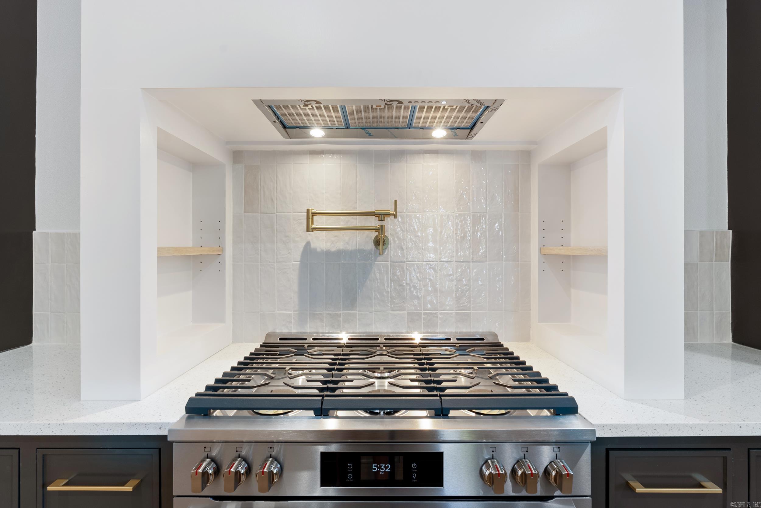 EAST MEADOW - Residential