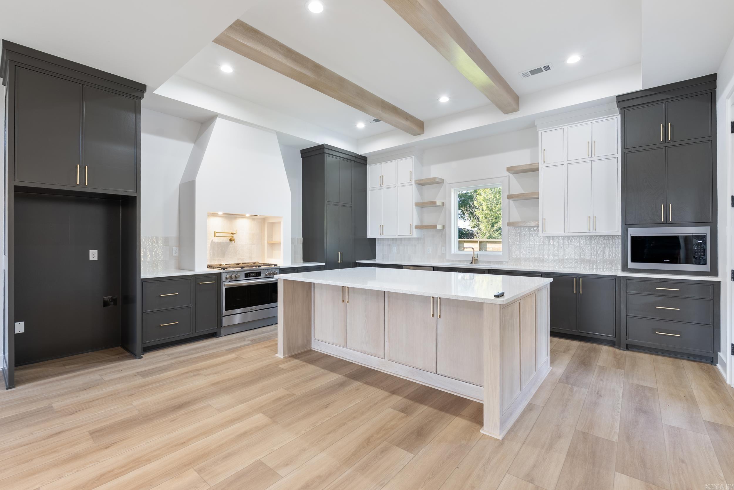 EAST MEADOW - Residential