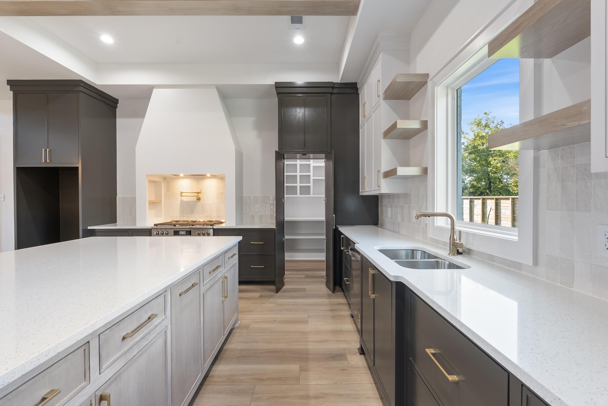 EAST MEADOW - Residential