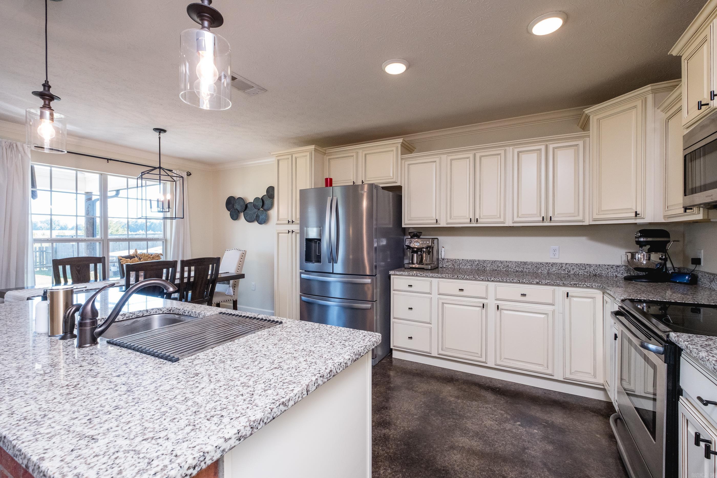 MAKENNA COVE - Residential