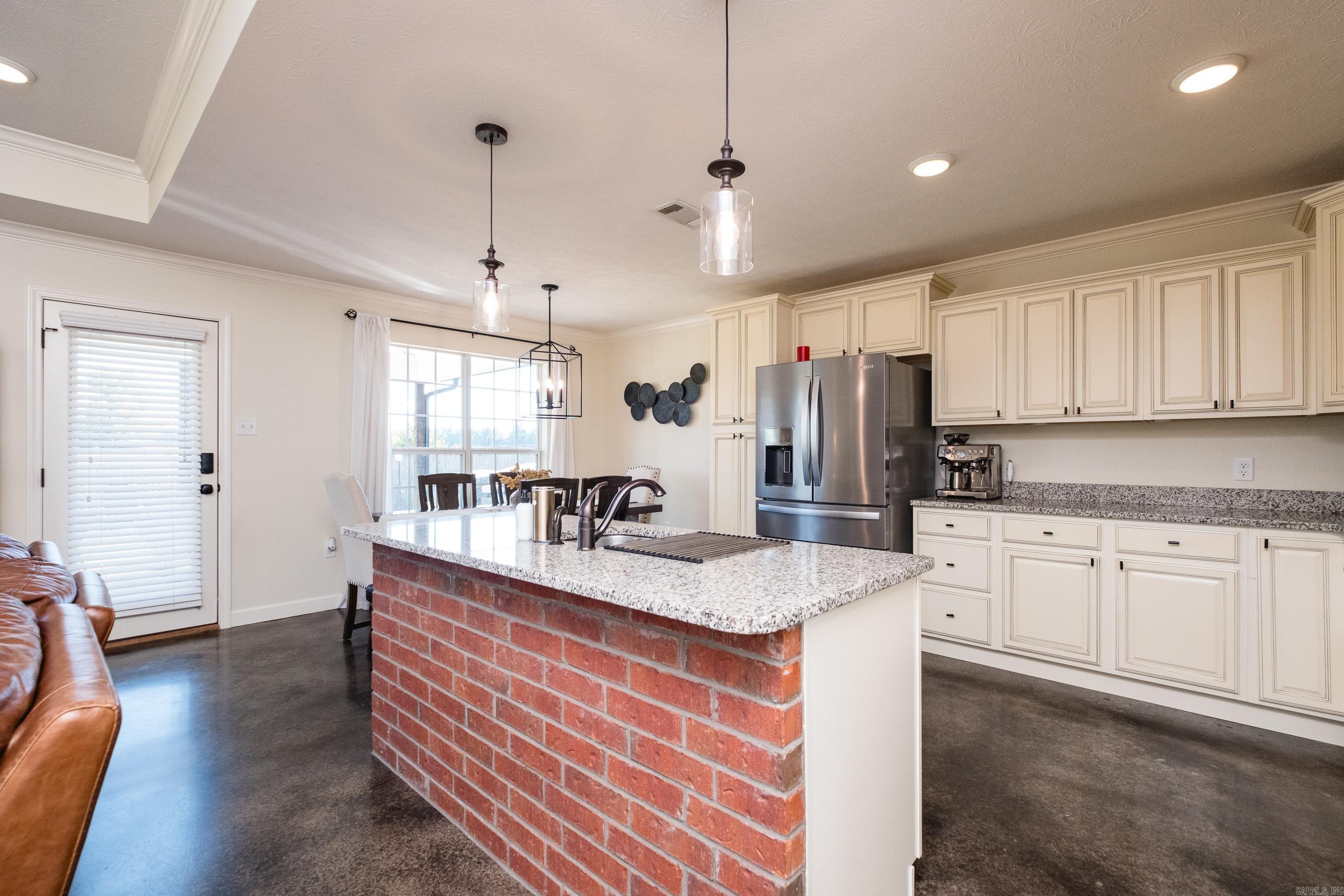 MAKENNA COVE - Residential