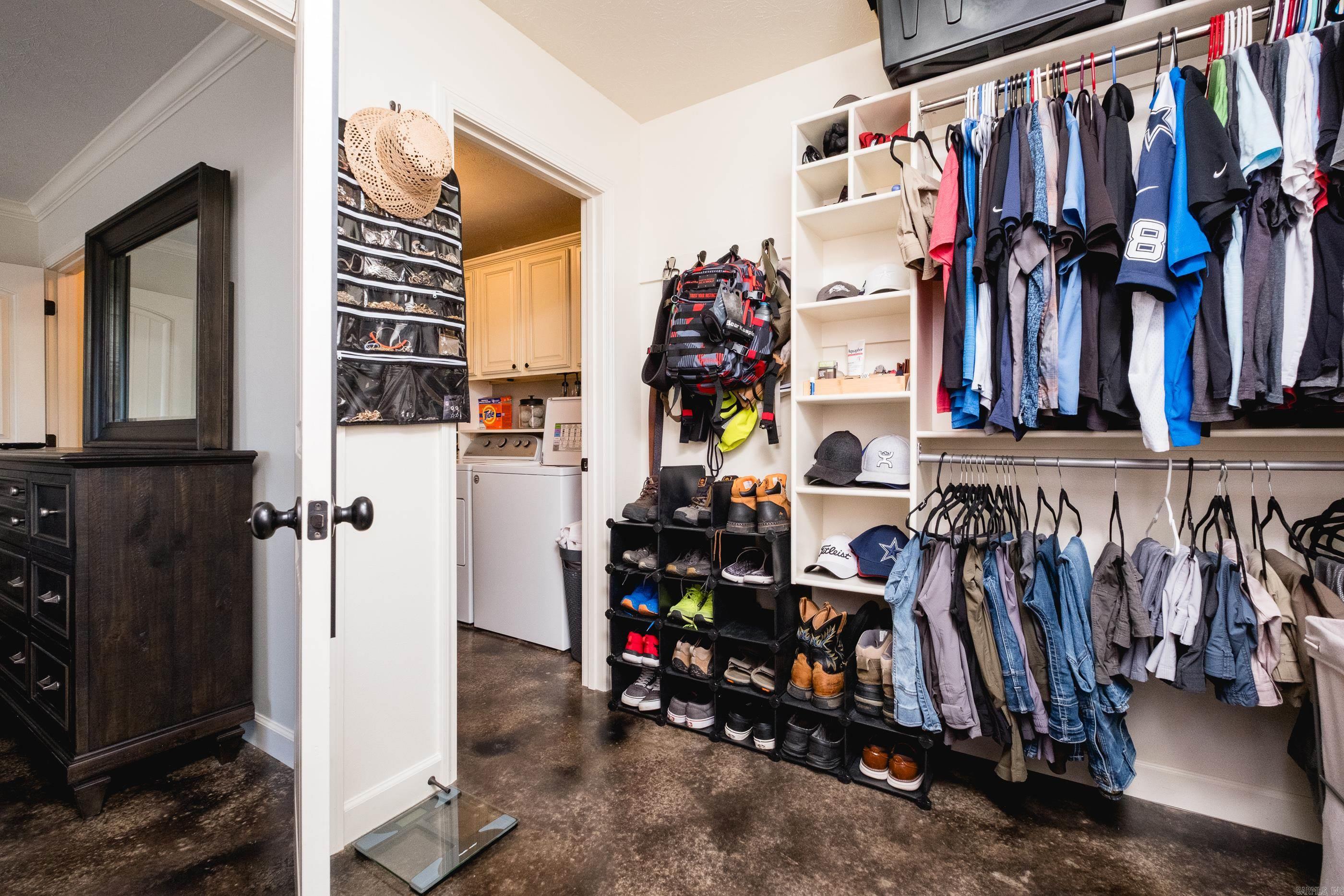 MAKENNA COVE - Residential