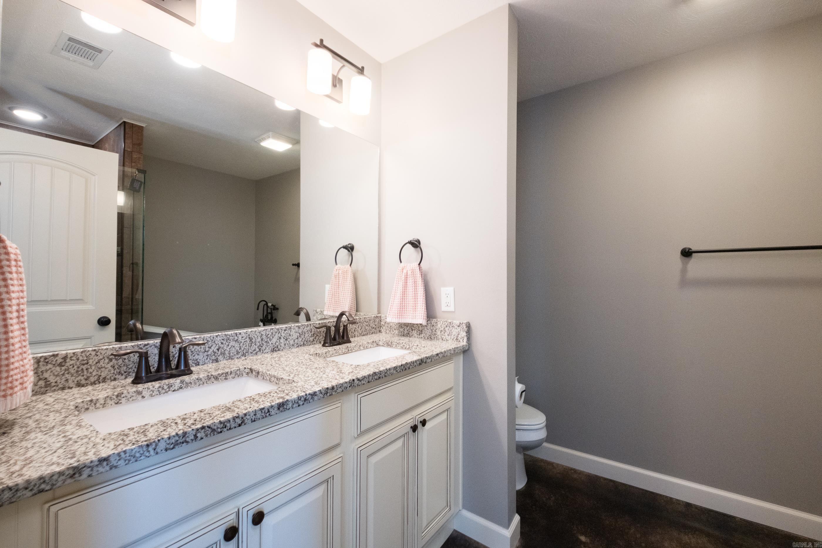 MAKENNA COVE - Residential