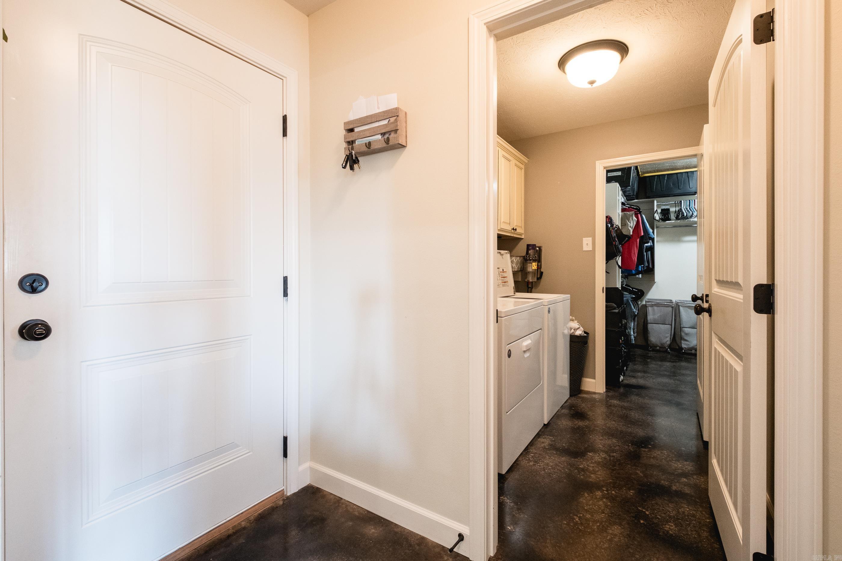 MAKENNA COVE - Residential