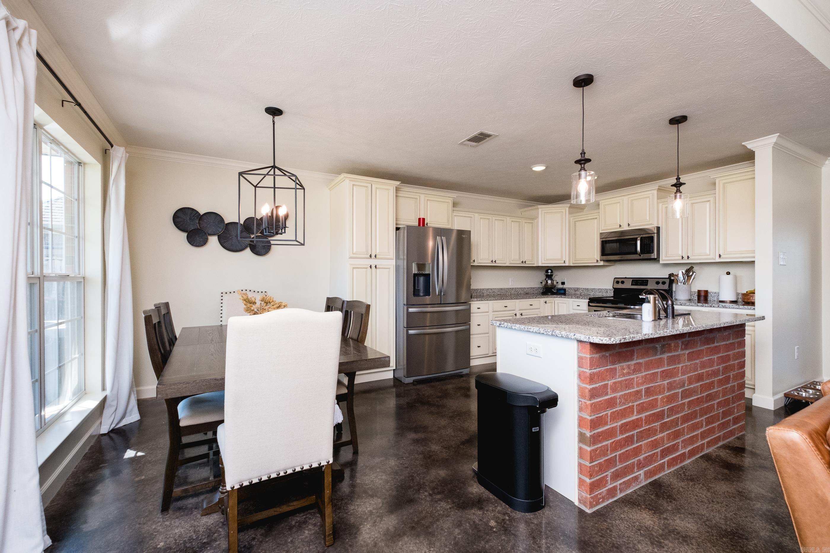 MAKENNA COVE - Residential