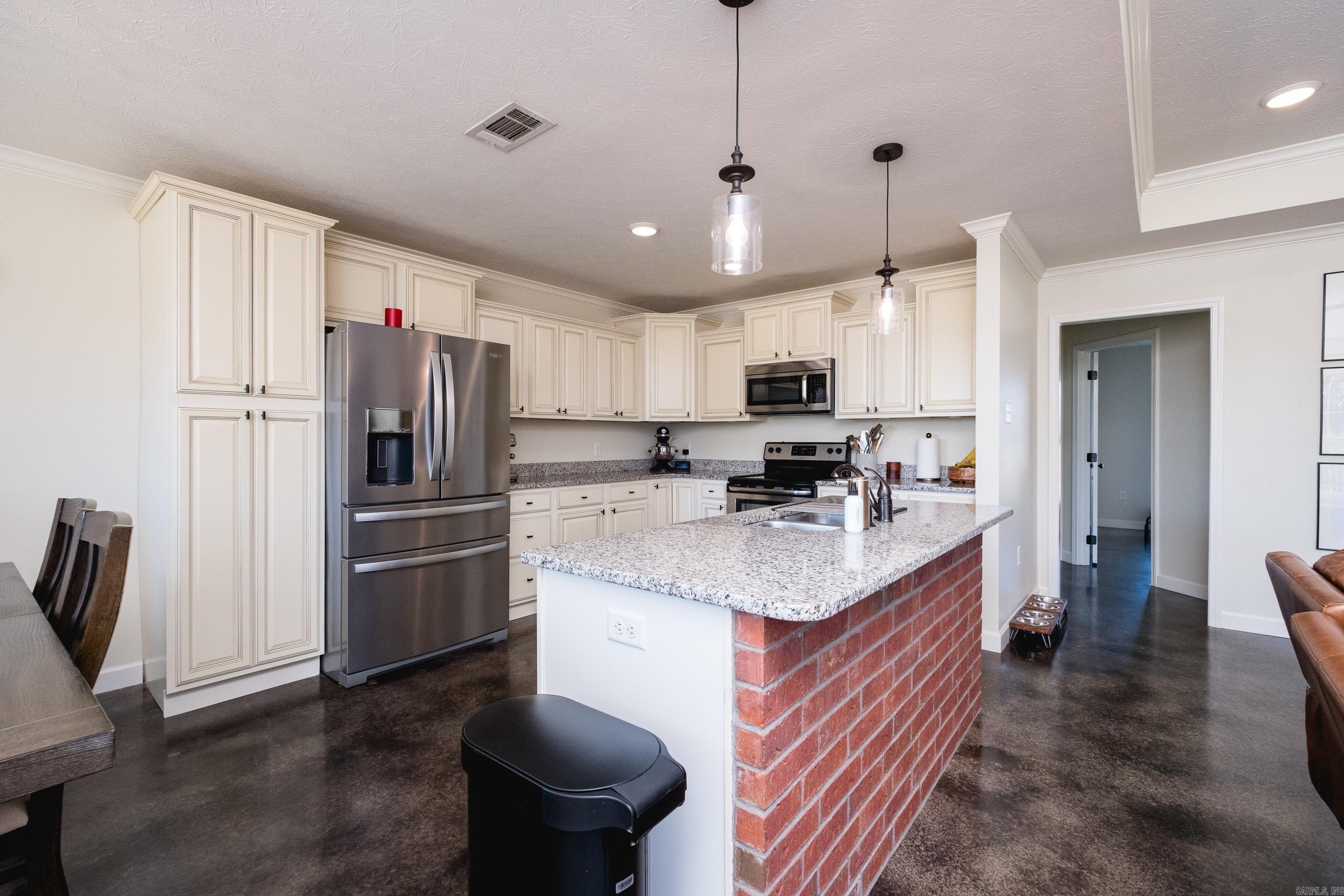 MAKENNA COVE - Residential