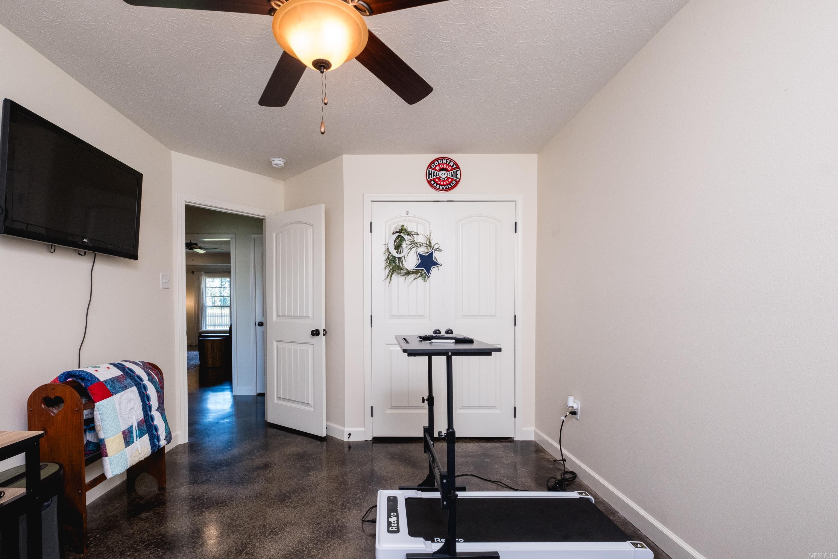 MAKENNA COVE - Residential