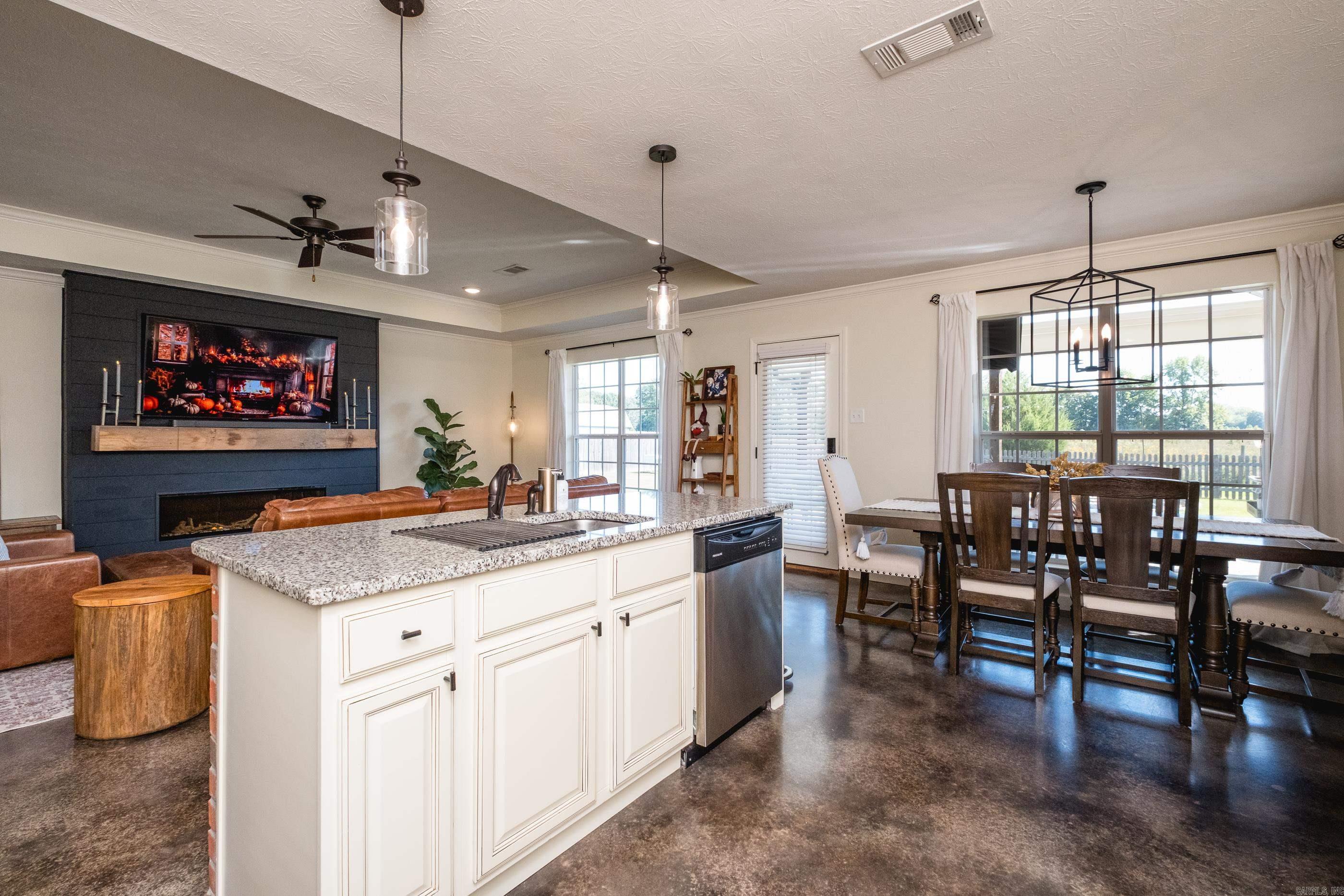 MAKENNA COVE - Residential