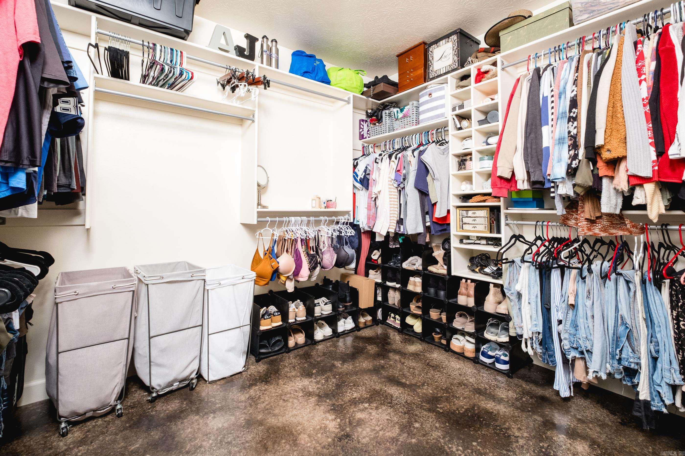 MAKENNA COVE - Residential