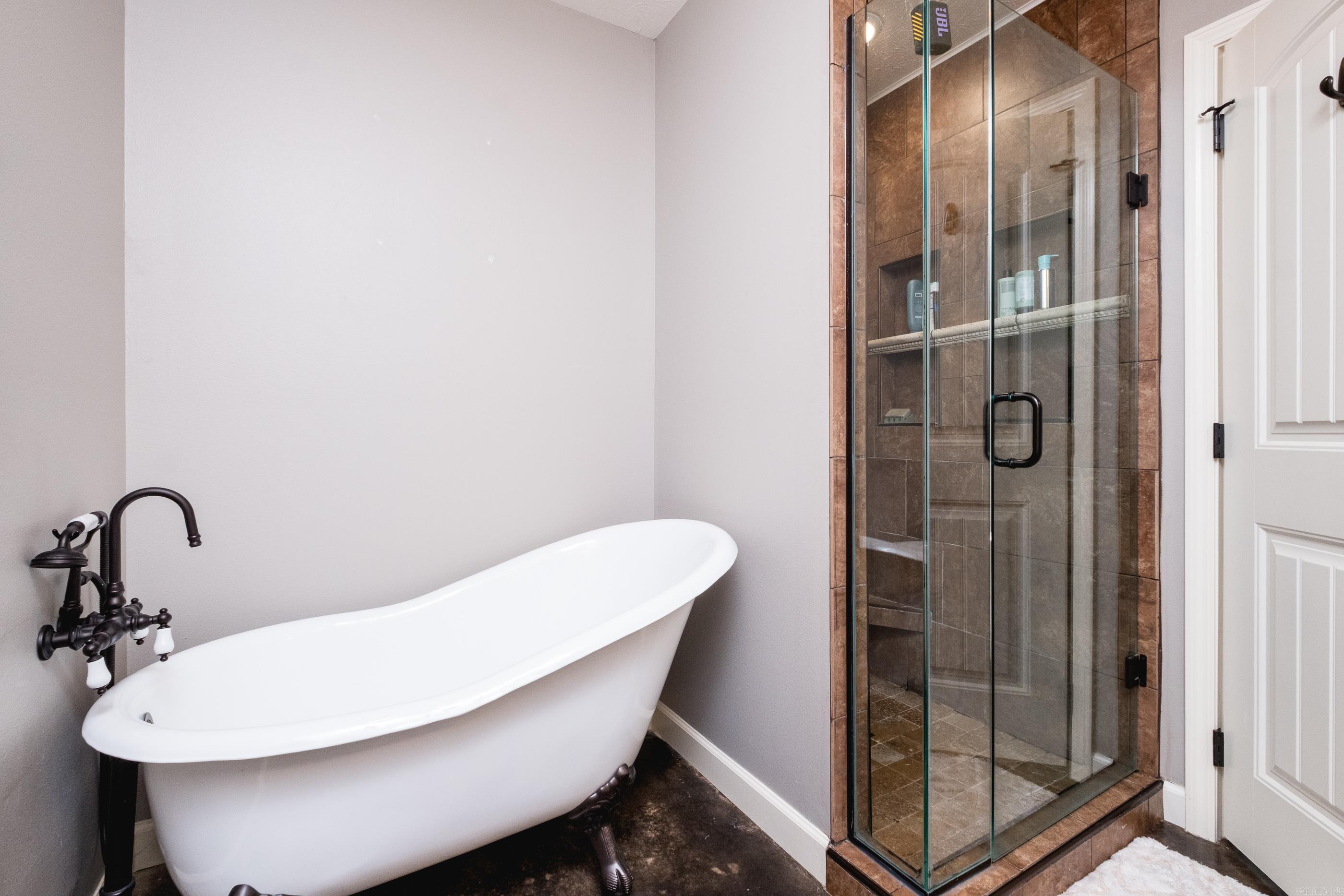 MAKENNA COVE - Residential