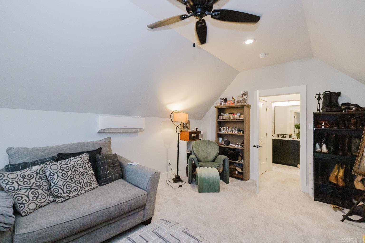 THE WOODS OF HURRICANE LAKE ESTA - Residential