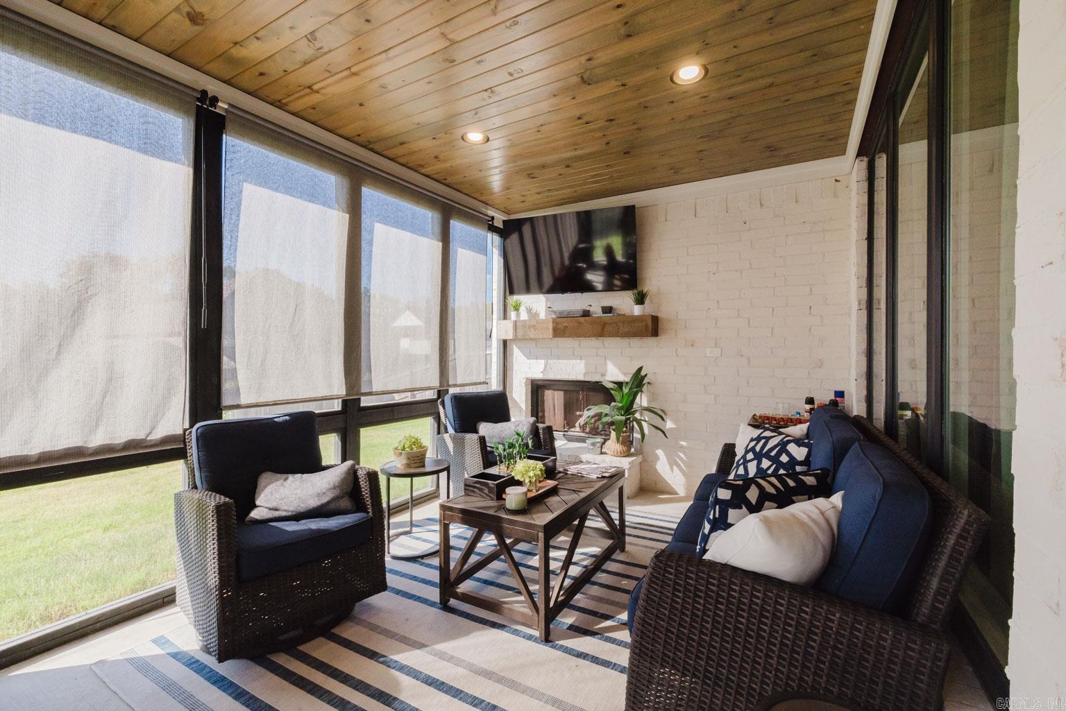 THE WOODS OF HURRICANE LAKE ESTA - Residential