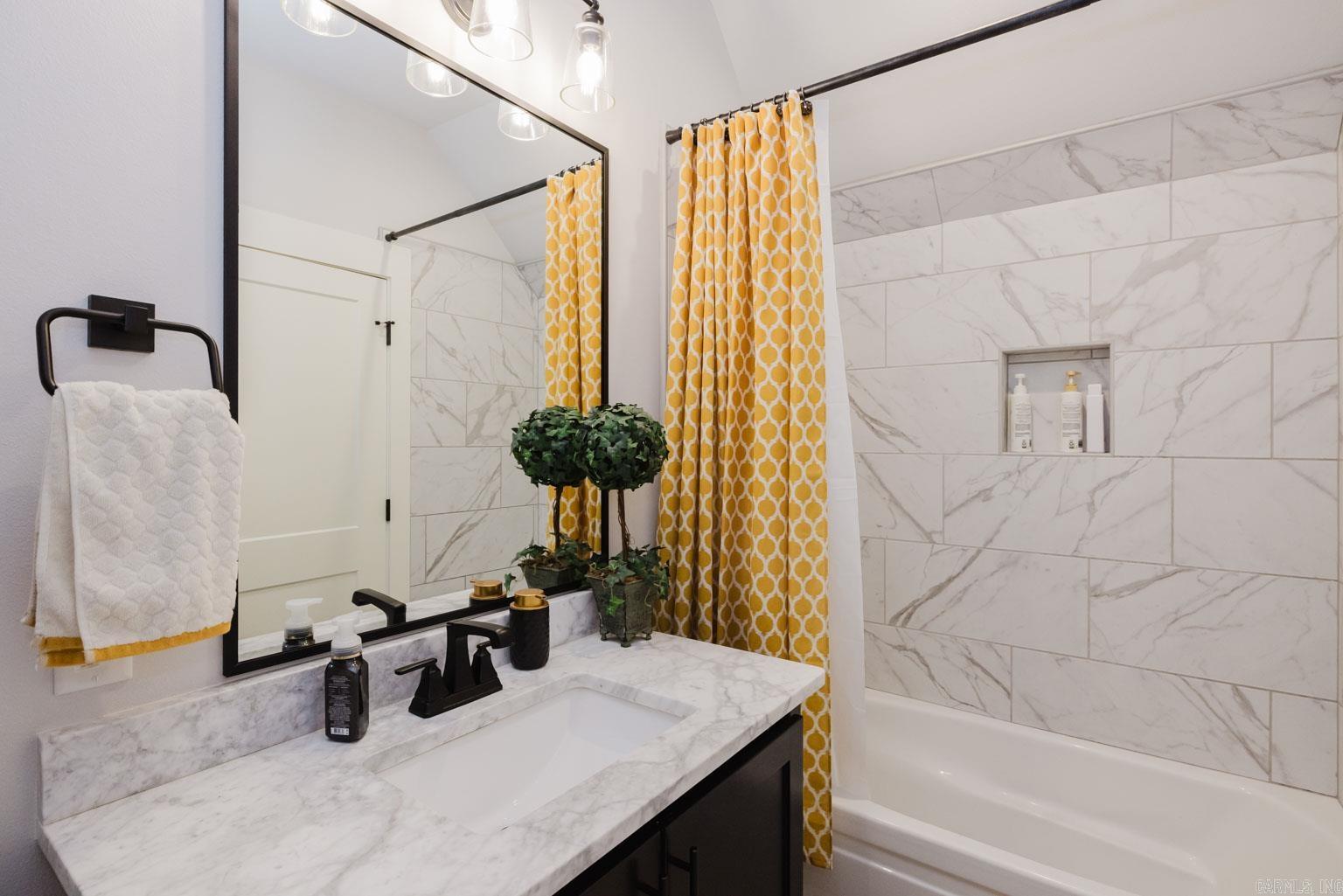 THE WOODS OF HURRICANE LAKE ESTA - Residential