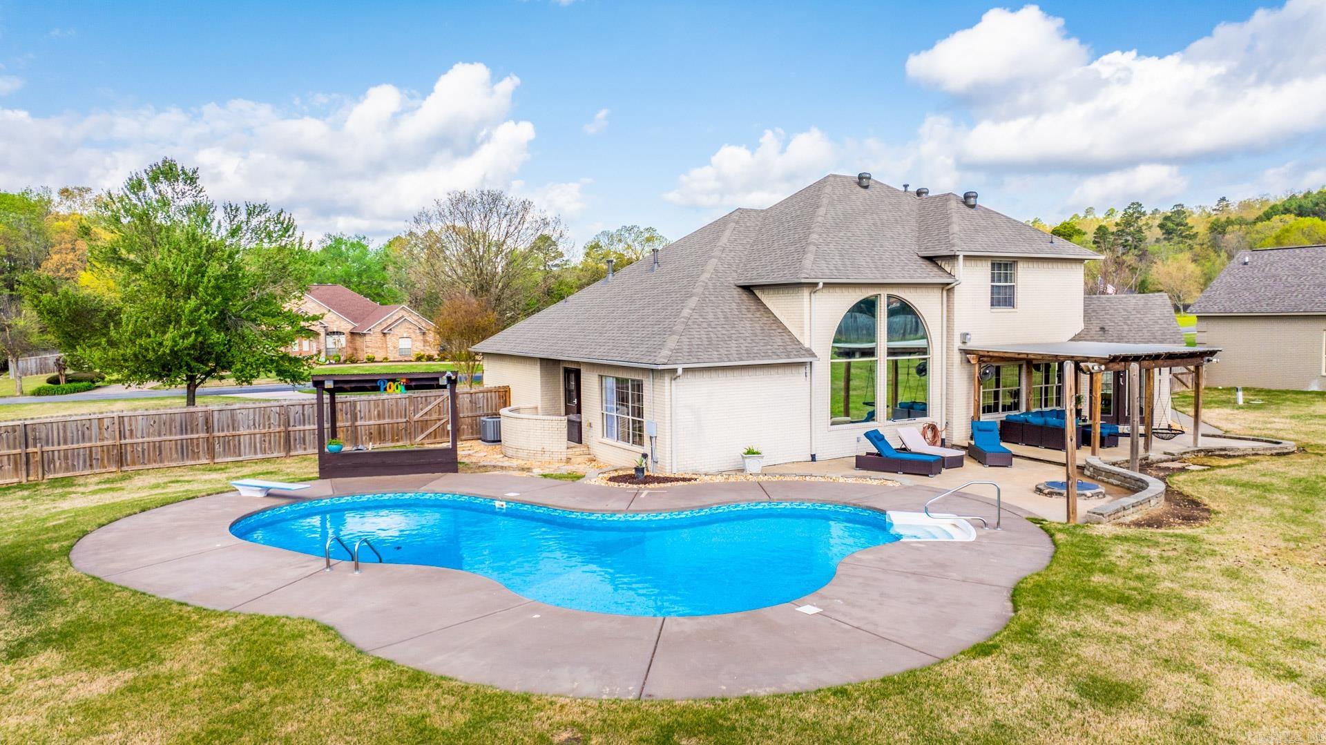 Falcon Crest - Residential