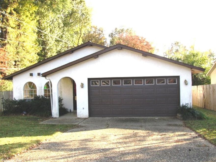 Attractive 3 bedroom, 2 bath Spanish style traditional, in quiet subdivision, convenient to shopping, schools, and Jacksonville Air base. Agents please see Agent Remarks for availability, and bidding instructions.