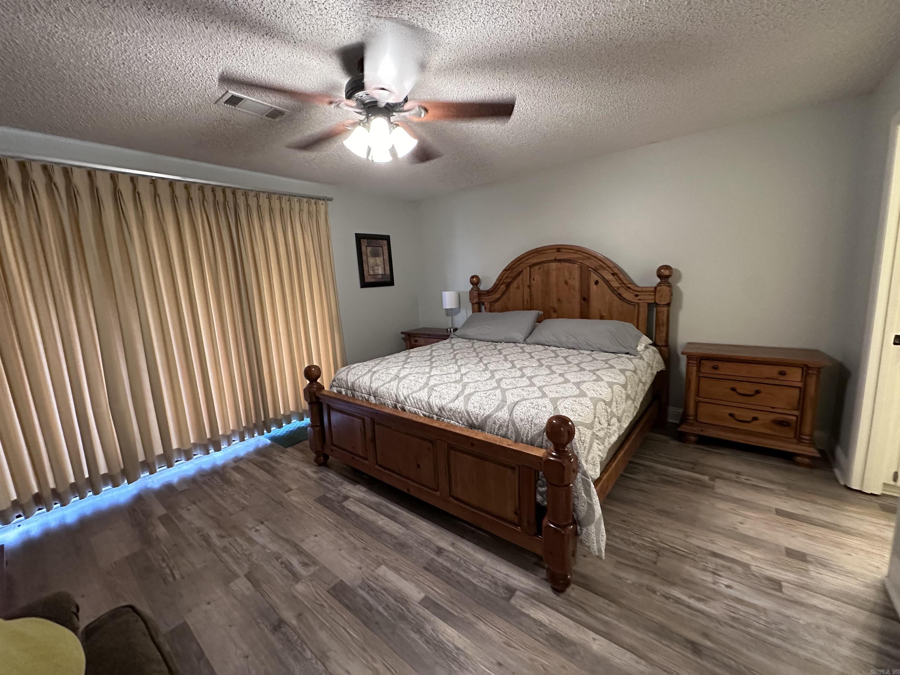 EMERALD ISLE HPR - Residential Lease