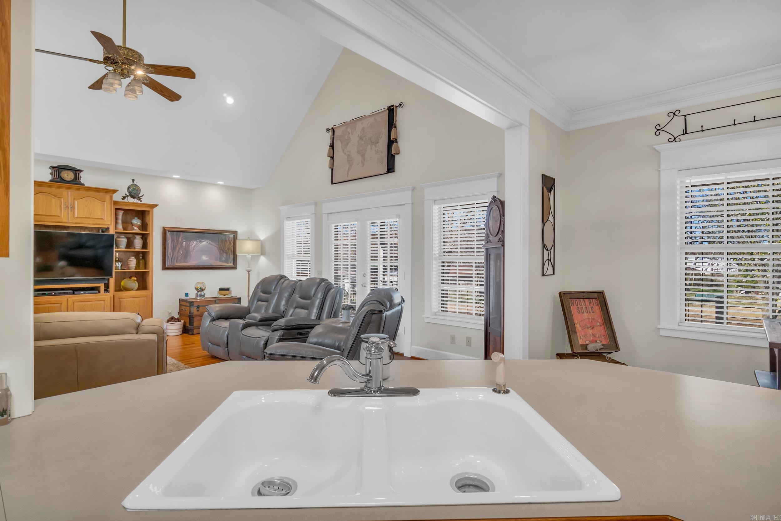 EAST SIDE - Residential