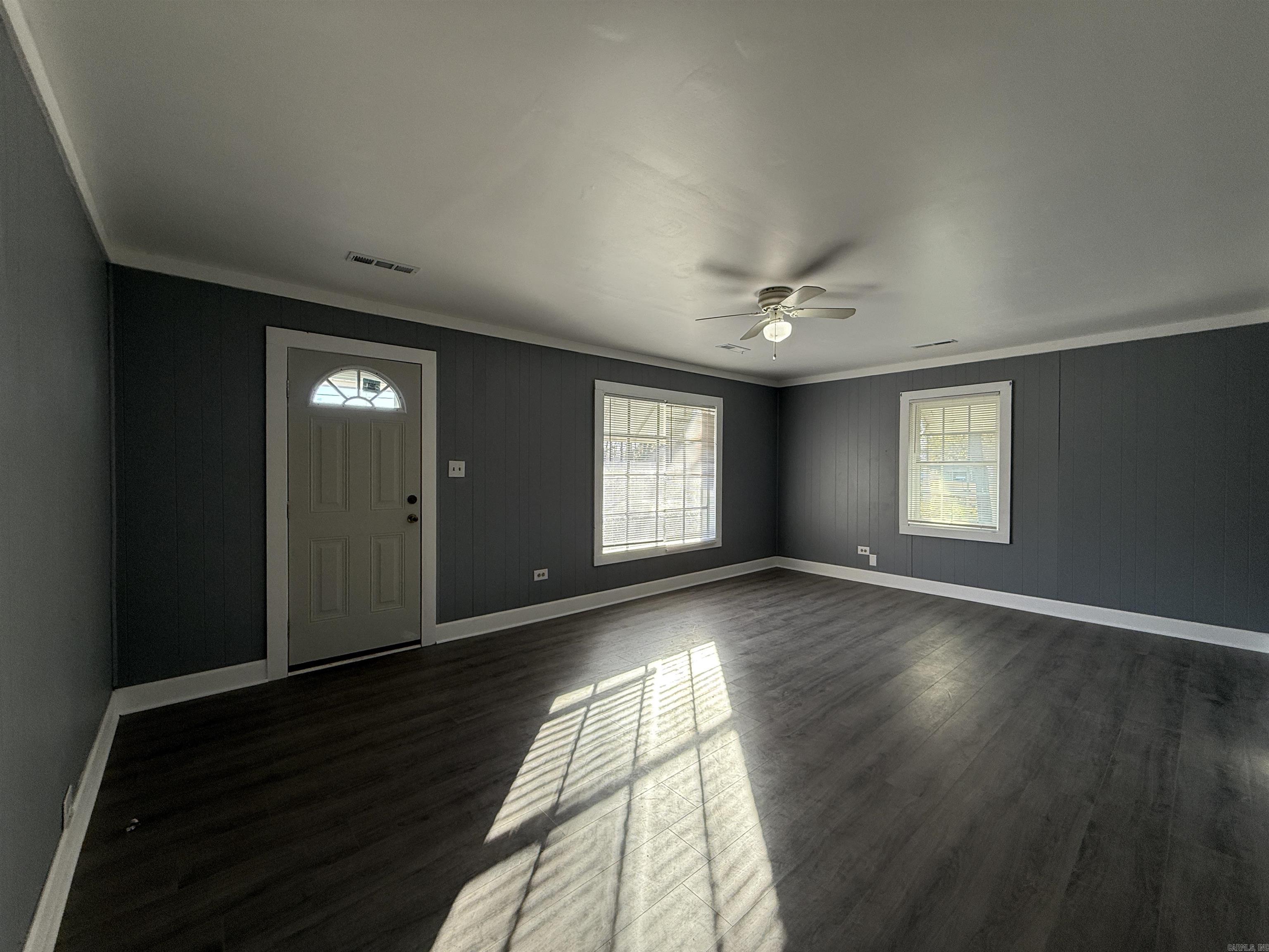 REPLAT E1/2 LOT 5 COBB & LEE - Residential