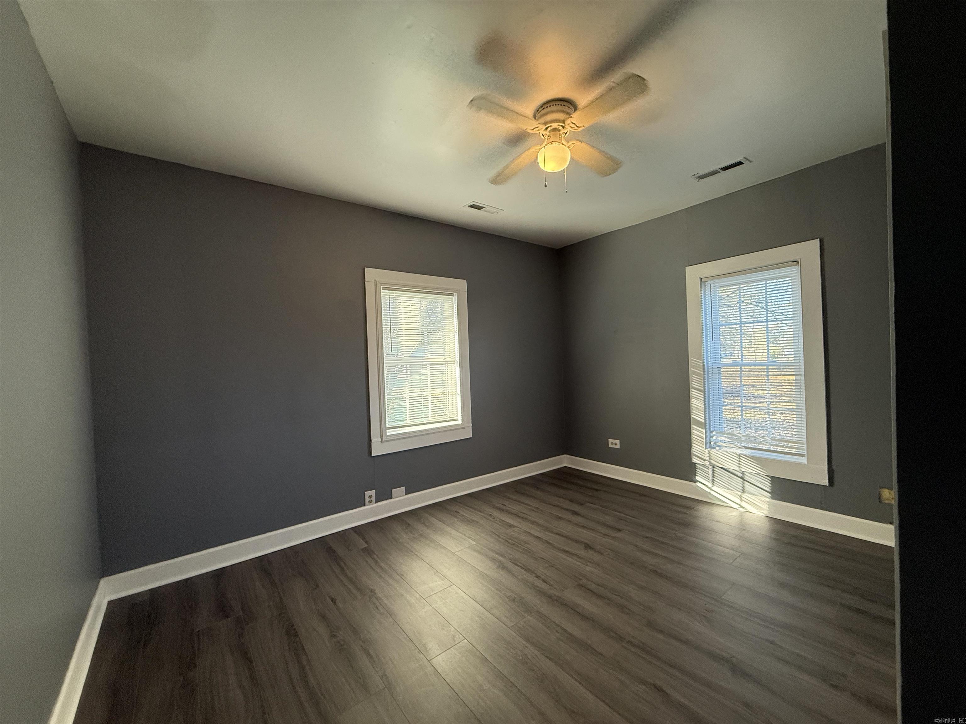 REPLAT E1/2 LOT 5 COBB & LEE - Residential