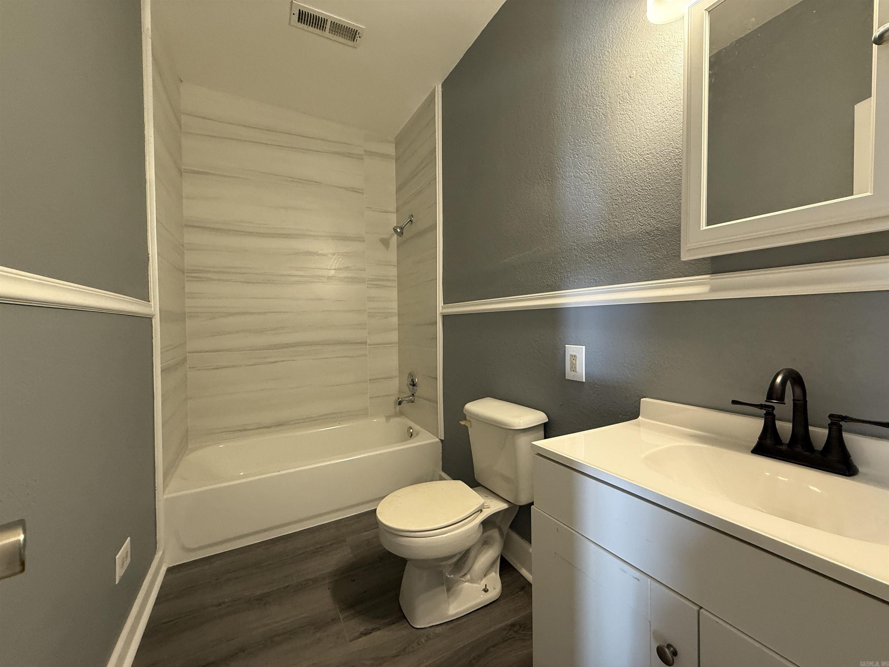 REPLAT E1/2 LOT 5 COBB & LEE - Residential