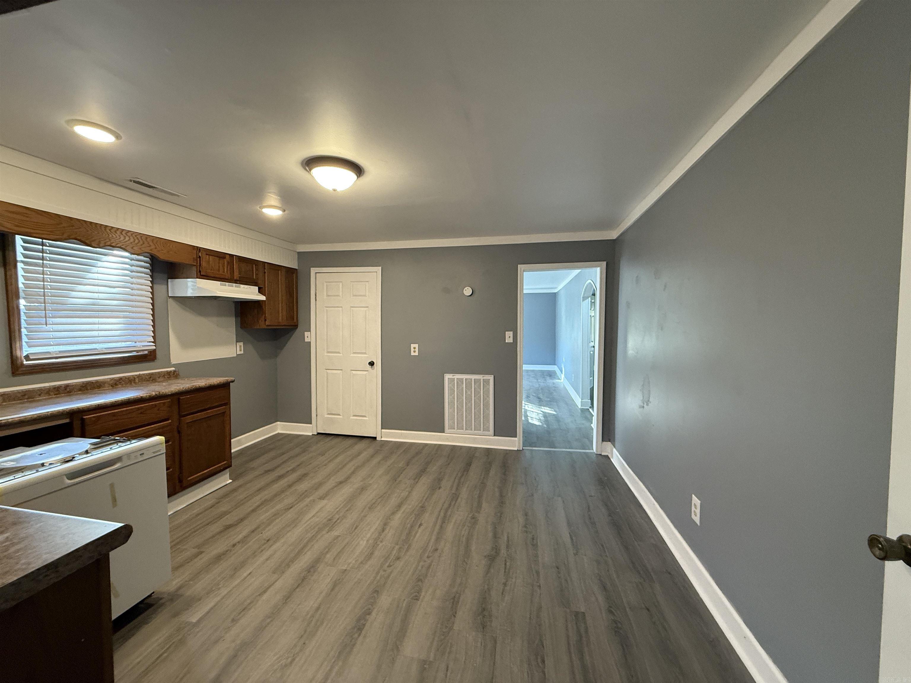 REPLAT E1/2 LOT 5 COBB & LEE - Residential