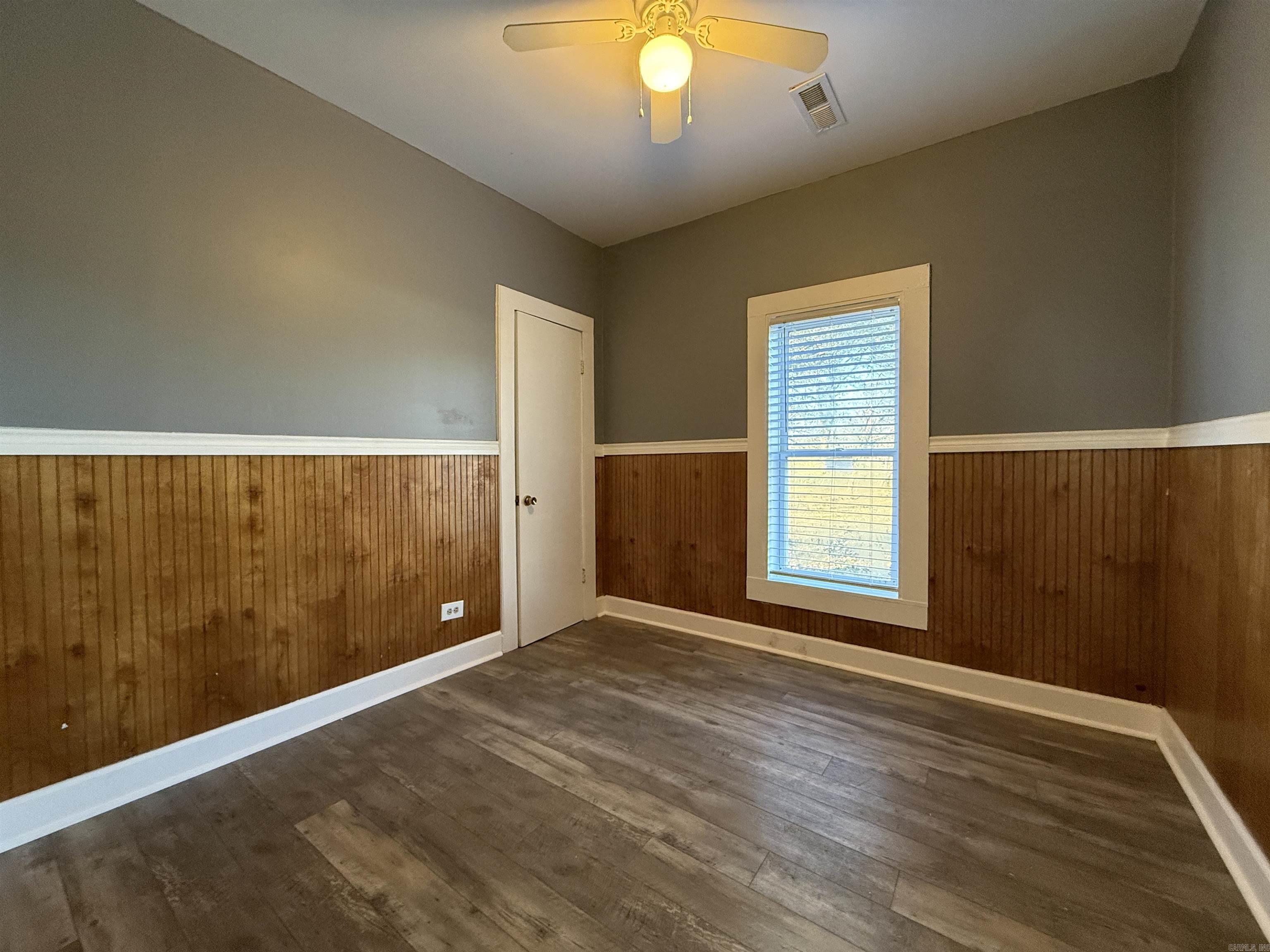 REPLAT E1/2 LOT 5 COBB & LEE - Residential