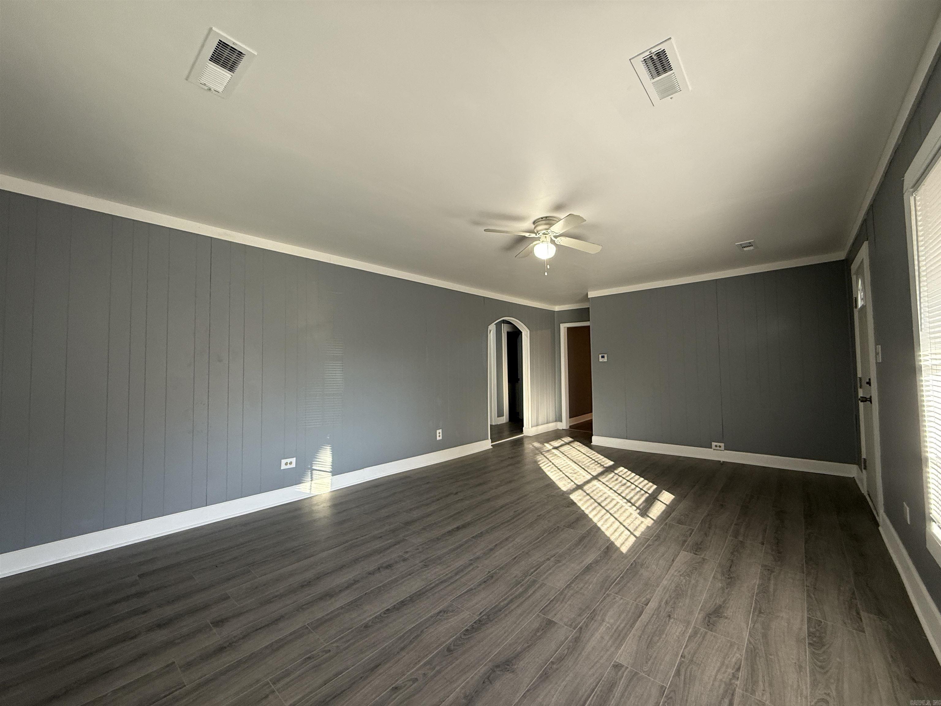 REPLAT E1/2 LOT 5 COBB & LEE - Residential