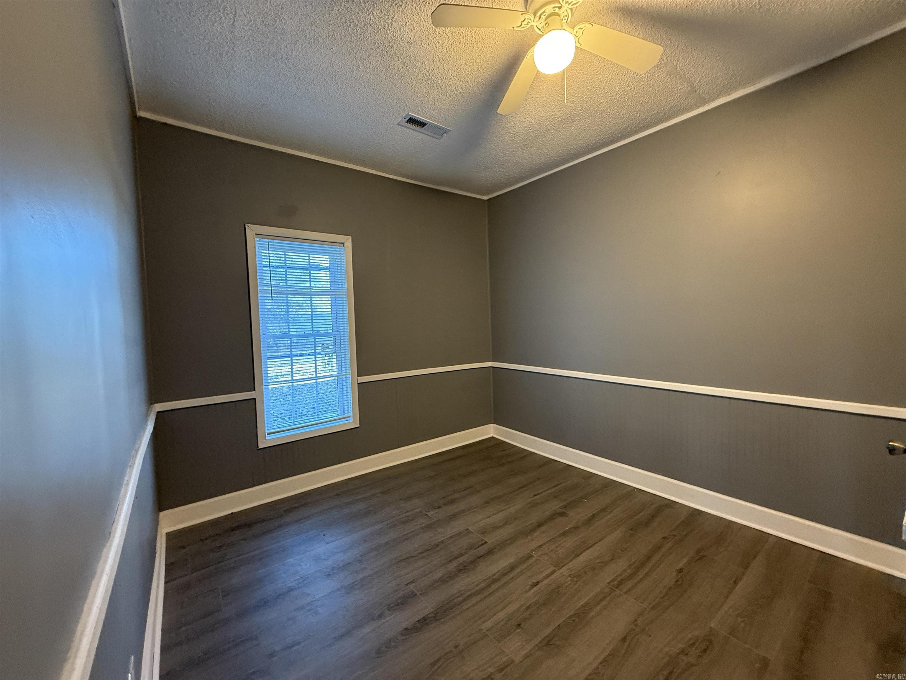 REPLAT E1/2 LOT 5 COBB & LEE - Residential