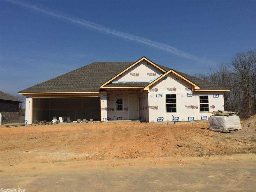 100% Brick open floor plan, crown molding, huge island in kitchen, granite counter tops throughout, handscraped wood laminate flooring in all main areas. Large custom tile shower in master bathroom, covered back porch.