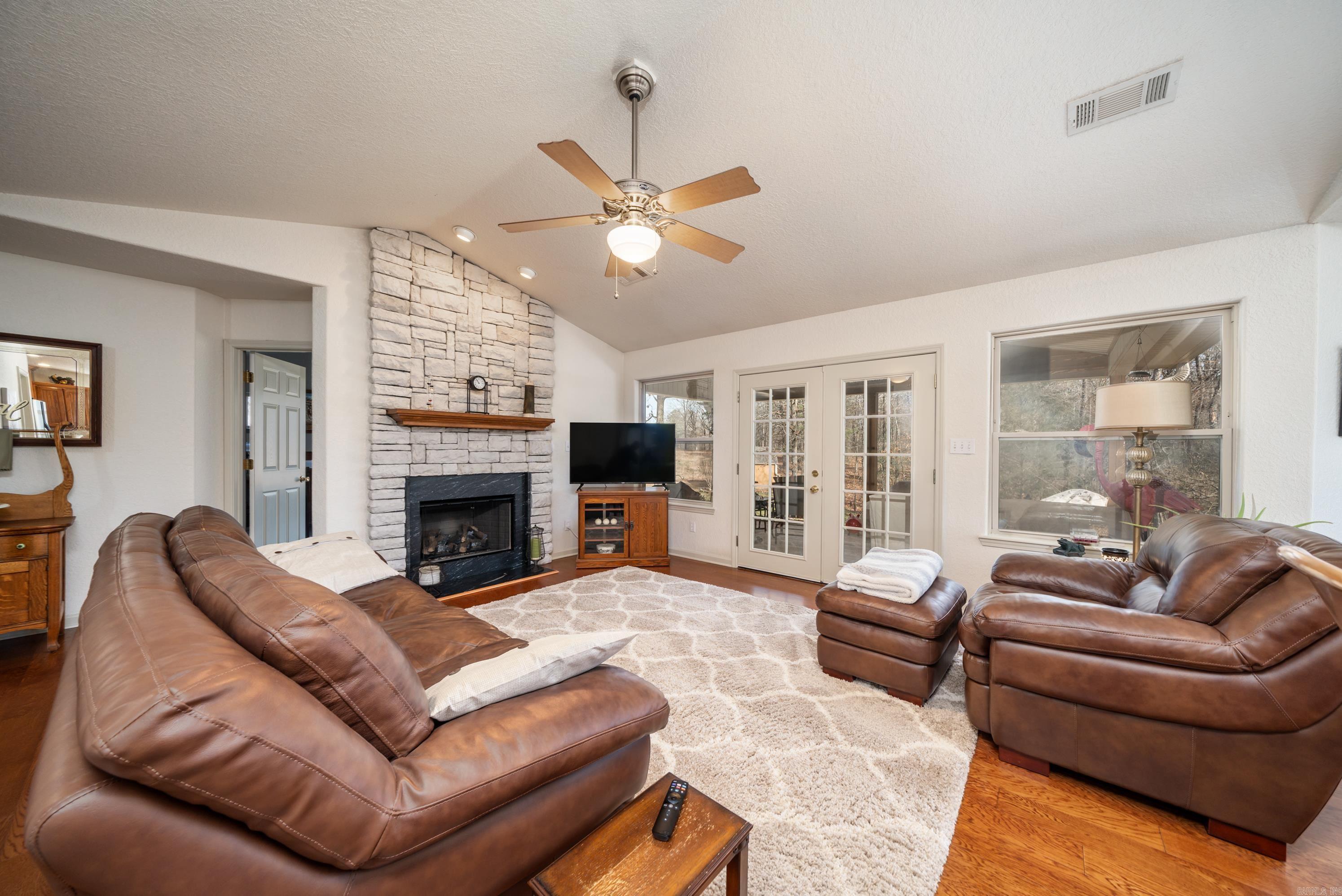 WOODLANDS EDGE - Residential