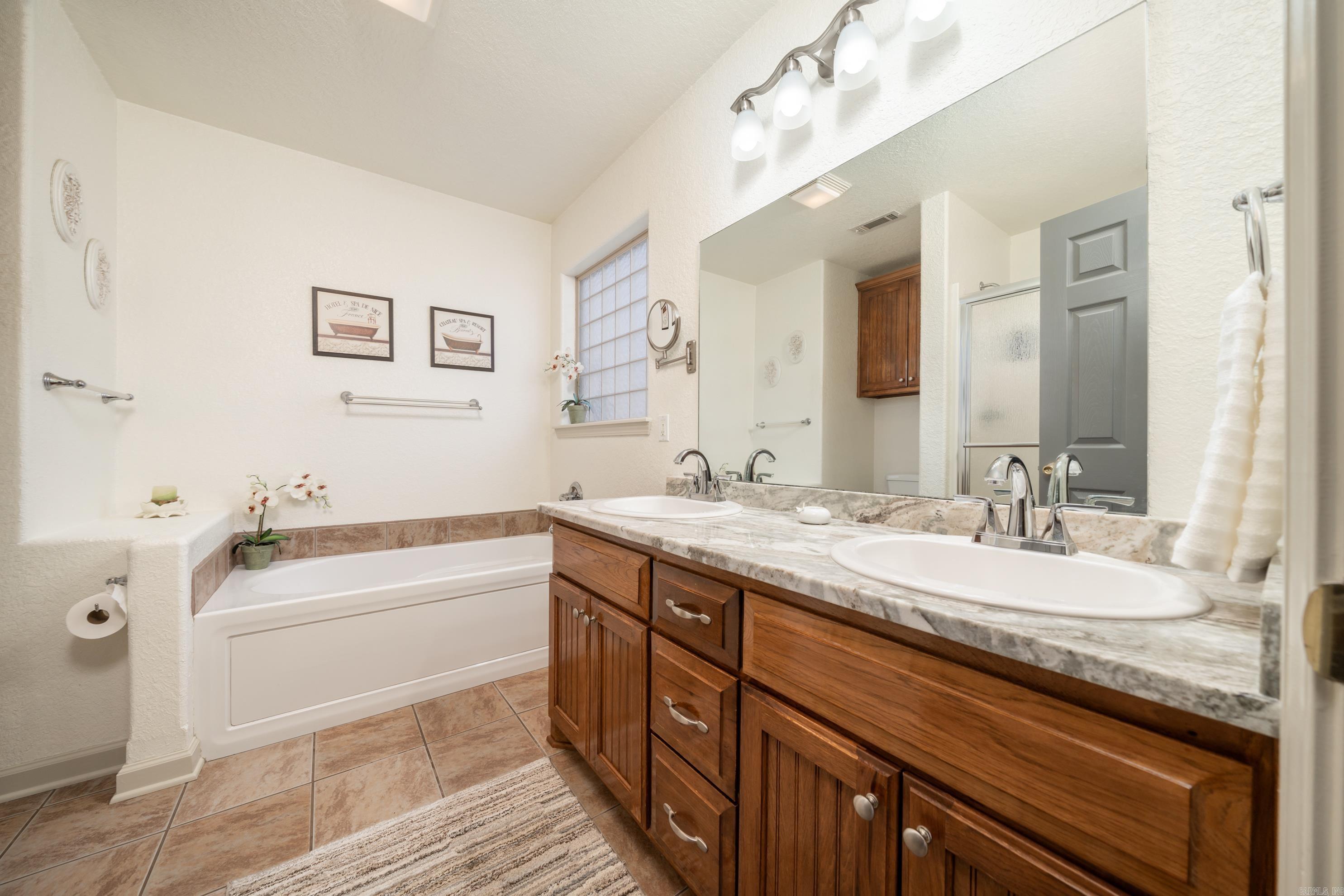 WOODLANDS EDGE - Residential