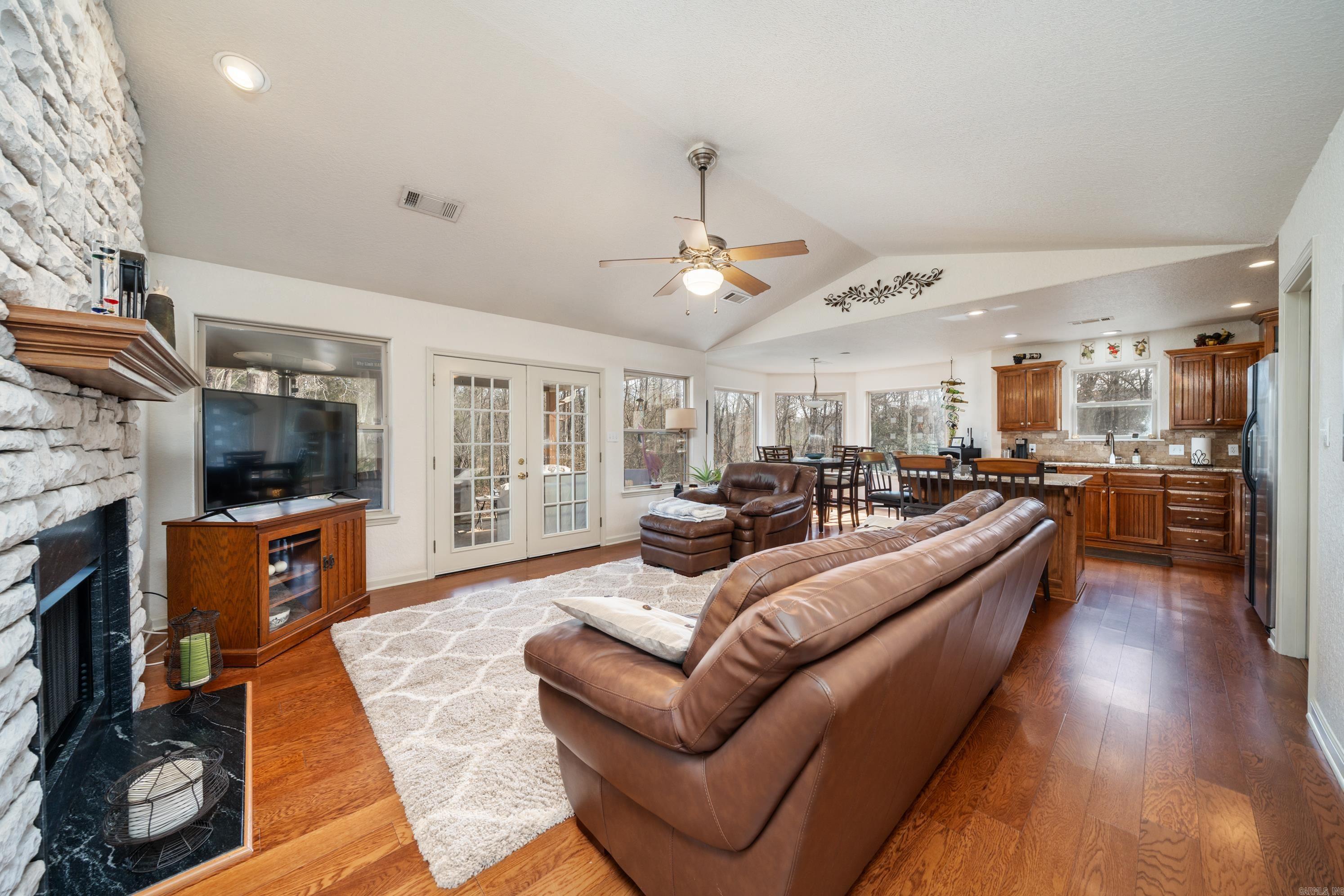 WOODLANDS EDGE - Residential