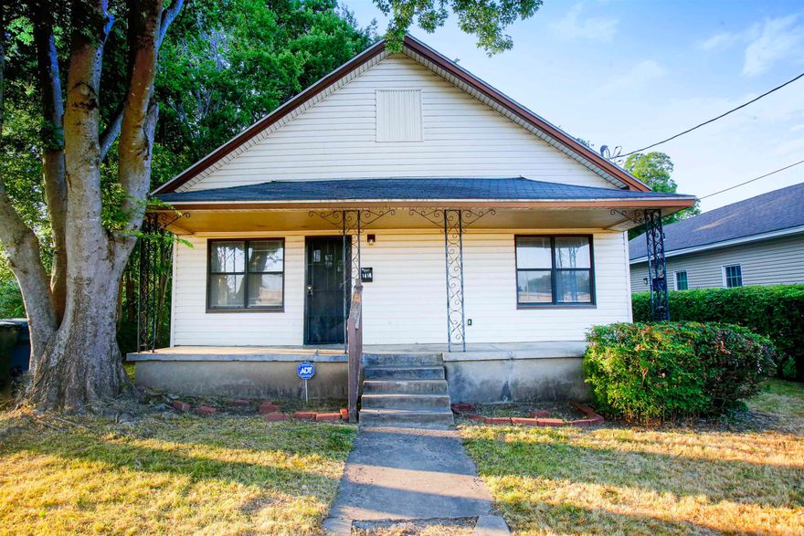 Cute 3BD/1BA in downtown Little Rock that is waiting for you to call home. Plenty of living space throughout. Kitchen comes with all major appliances. Laundry room comes equipped with hookups. Large yard with plenty of shade. The lease for this property is for 2 years with a 3% increase after the first year. Income has to be 3x the amount of rent unless you have a housing voucher.  **ALL PROPERTIES MAY NOT BE MOVE-IN READY**