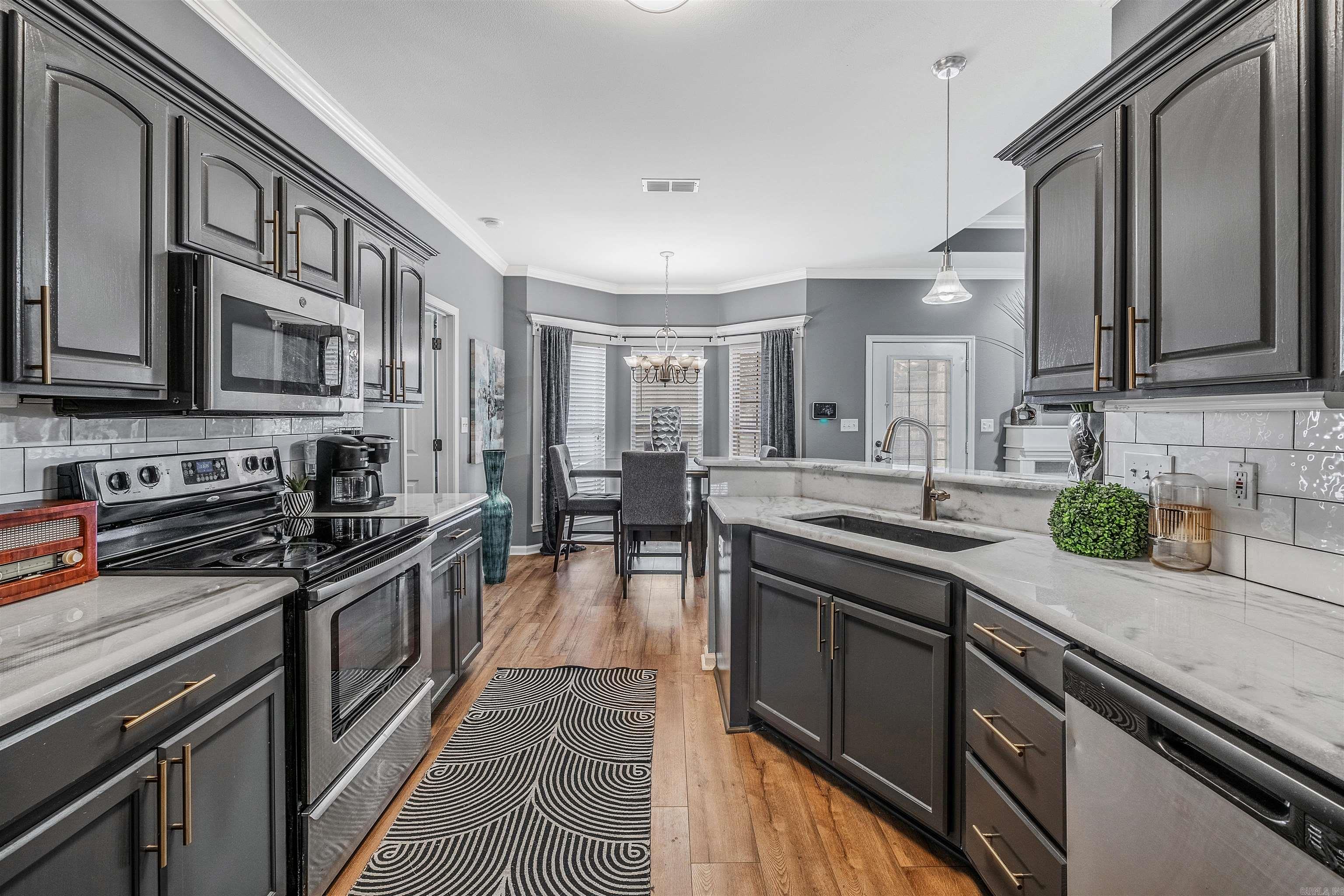 CAPITOL LAKES ESTATES - Residential