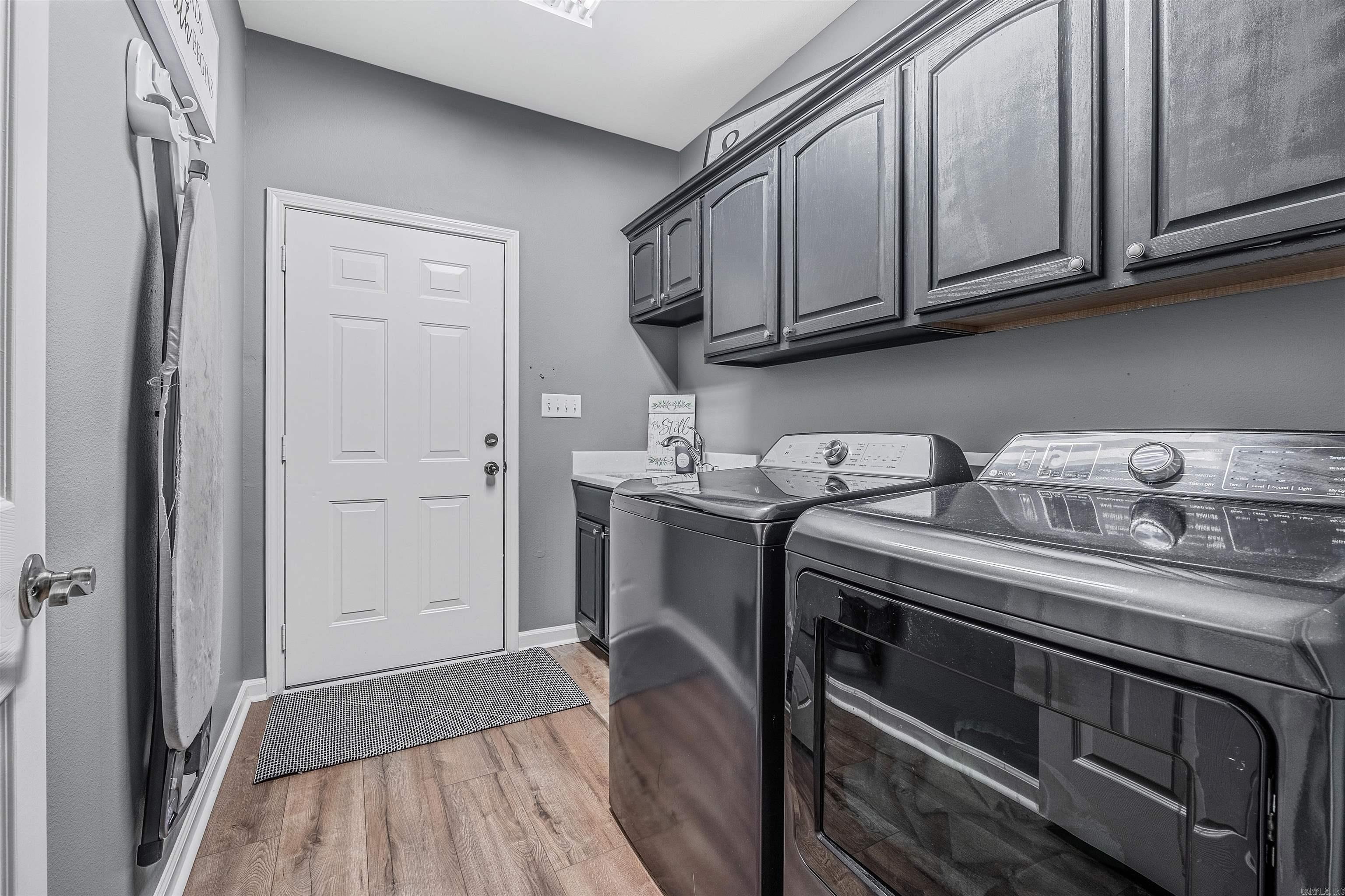 CAPITOL LAKES ESTATES - Residential