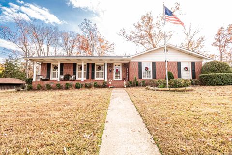 Photo of 1909 W Oak St St, El Dorado, AR 71730 (MLS # 25049663)