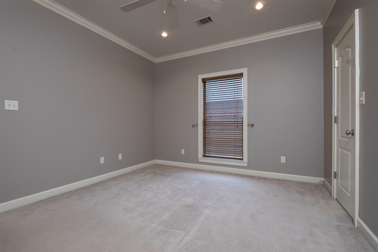 COUNTRY CLUB OF ARK THE - Residential