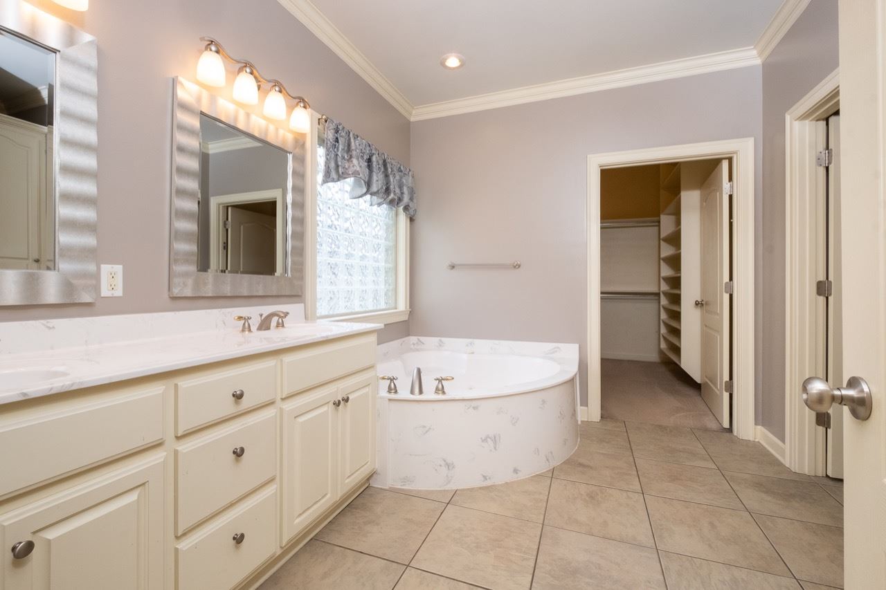 COUNTRY CLUB OF ARK THE - Residential