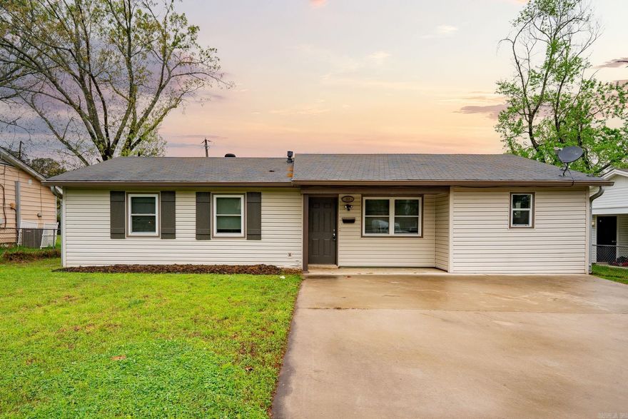 Fantastic 3 bed 1.5 bath home. This home features lvt, stainless appliances, nice deck, neutral paint and much more. Super clean and move in ready!