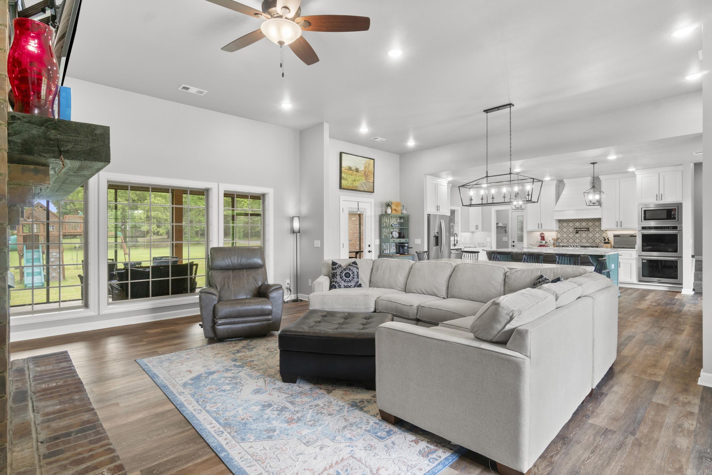 HUNTERS REST CORP - Residential